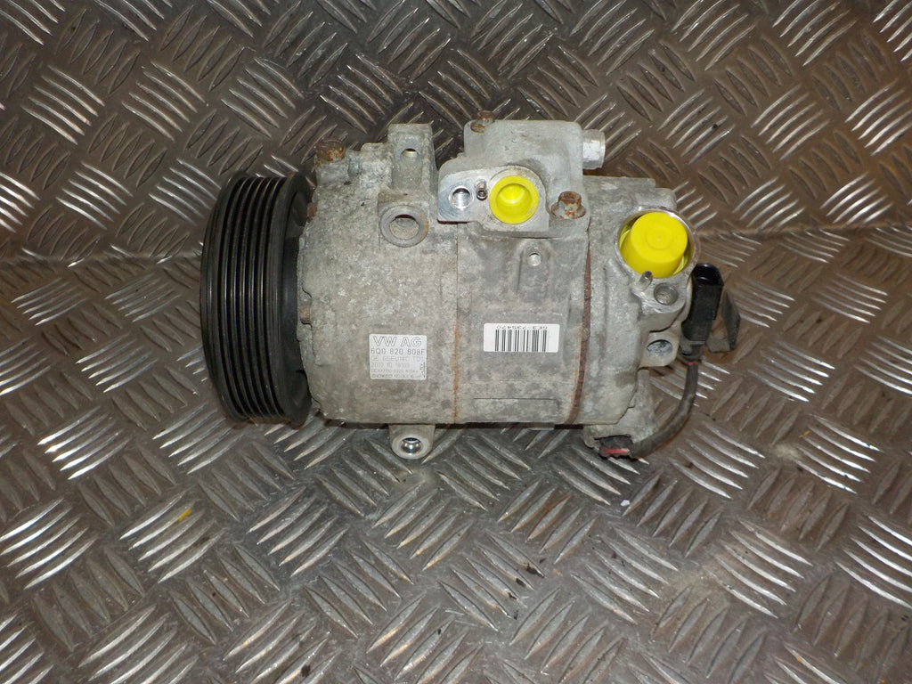 VW Polo 6R Aircondition Pumpe Med OEM Nr. 6Q0820808F Fra VW Ophugger