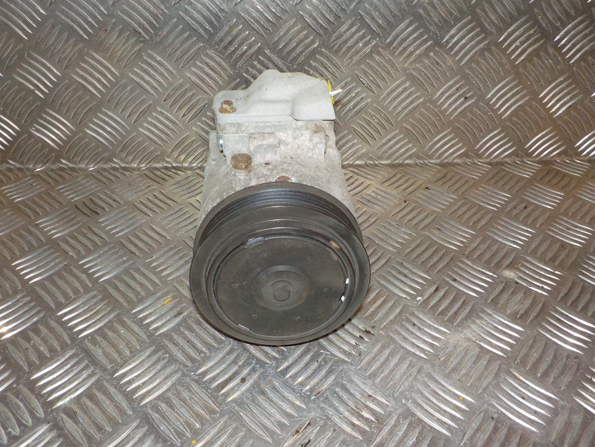 VW Polo 6R Aircondition Pumpe Med OEM Nr. 6Q0820808F Fra VW Ophugger