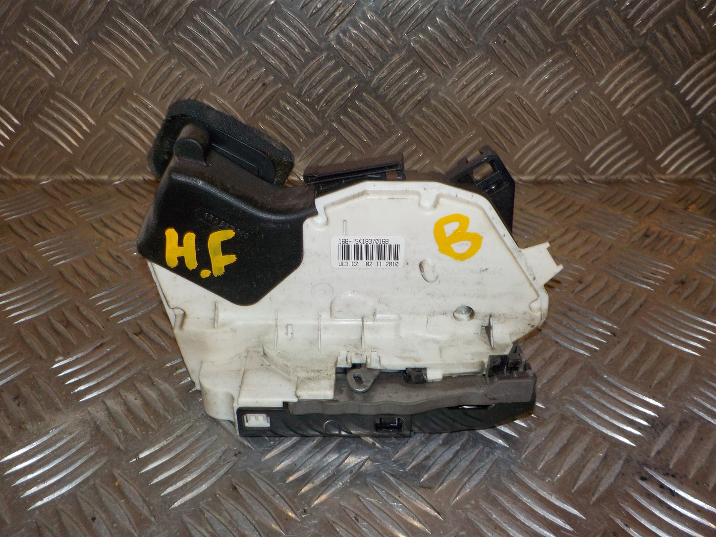 VW Polo 6R Dørlås Med OEM Nr. 5K1837016B Fra VW Ophugger