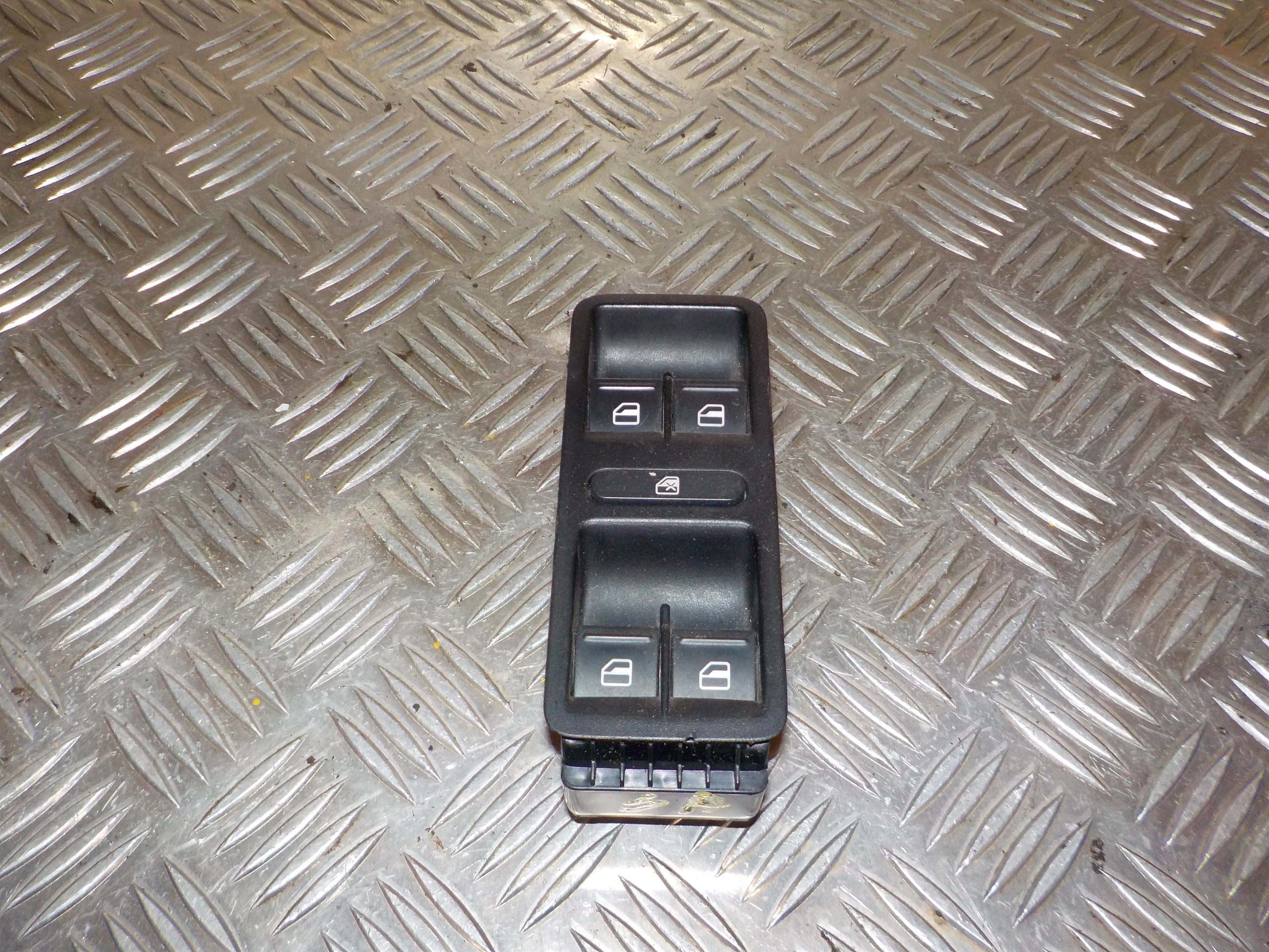 VW Polo 6R Kontakt Rudehejs Med OEM Nr. 1K4959857B Fra VW Ophugger