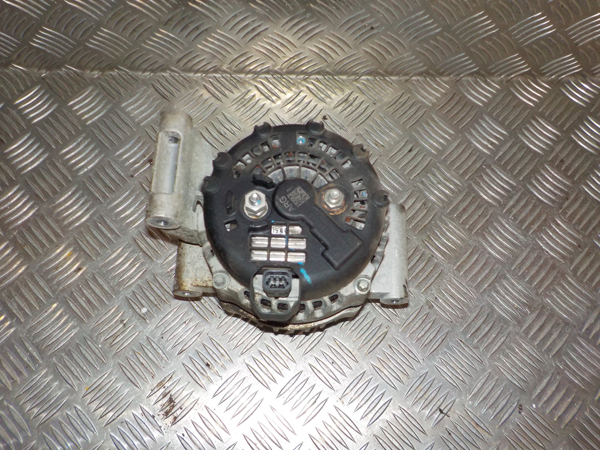 Opel Karl Generator Med OEM Nr. 42397843 Fra Opel Ophugger