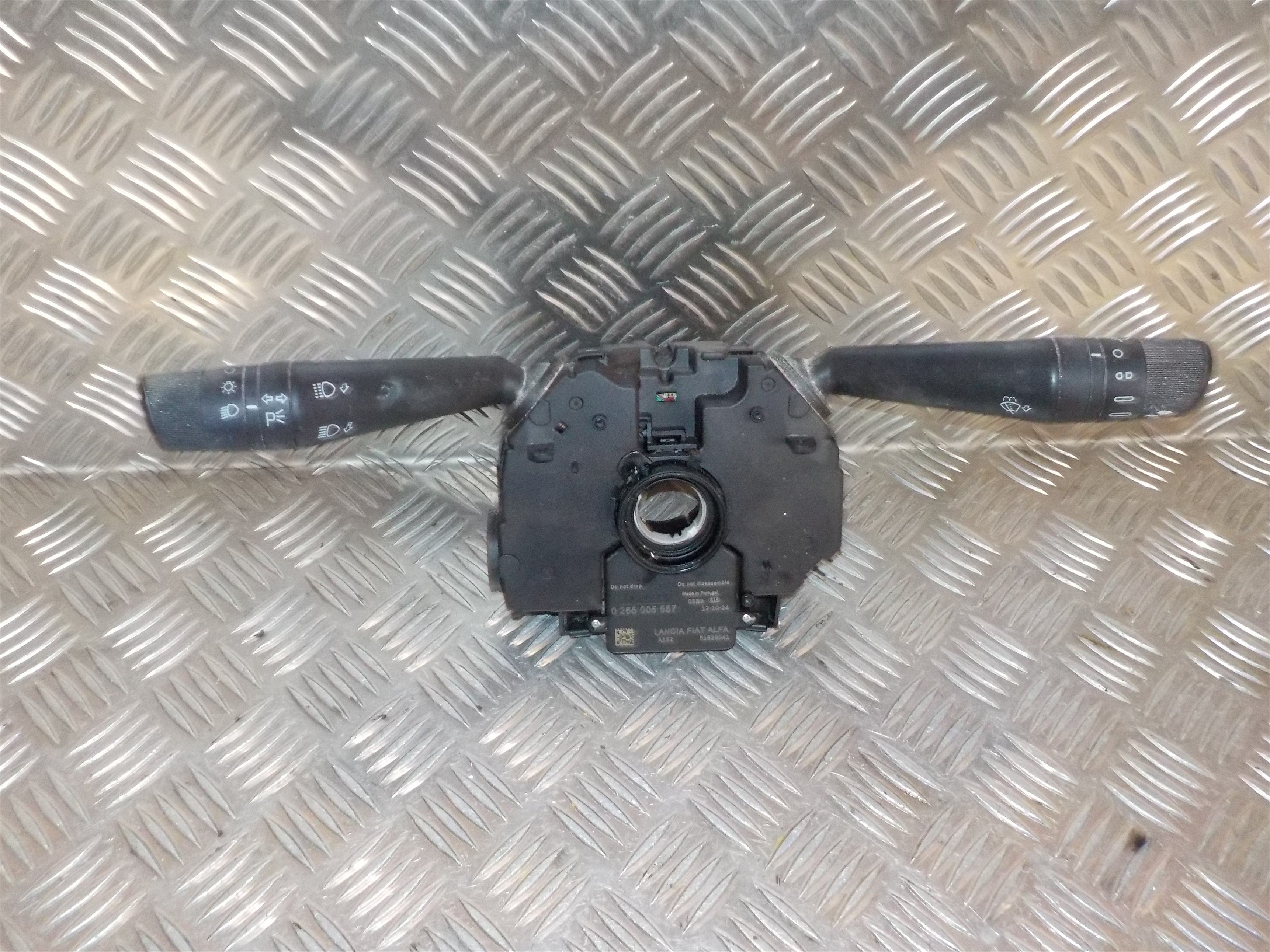 Peugeot Bipper Kontakt Combi Med OEM Nr. 07355317810 Fra Peugeot Ophugger