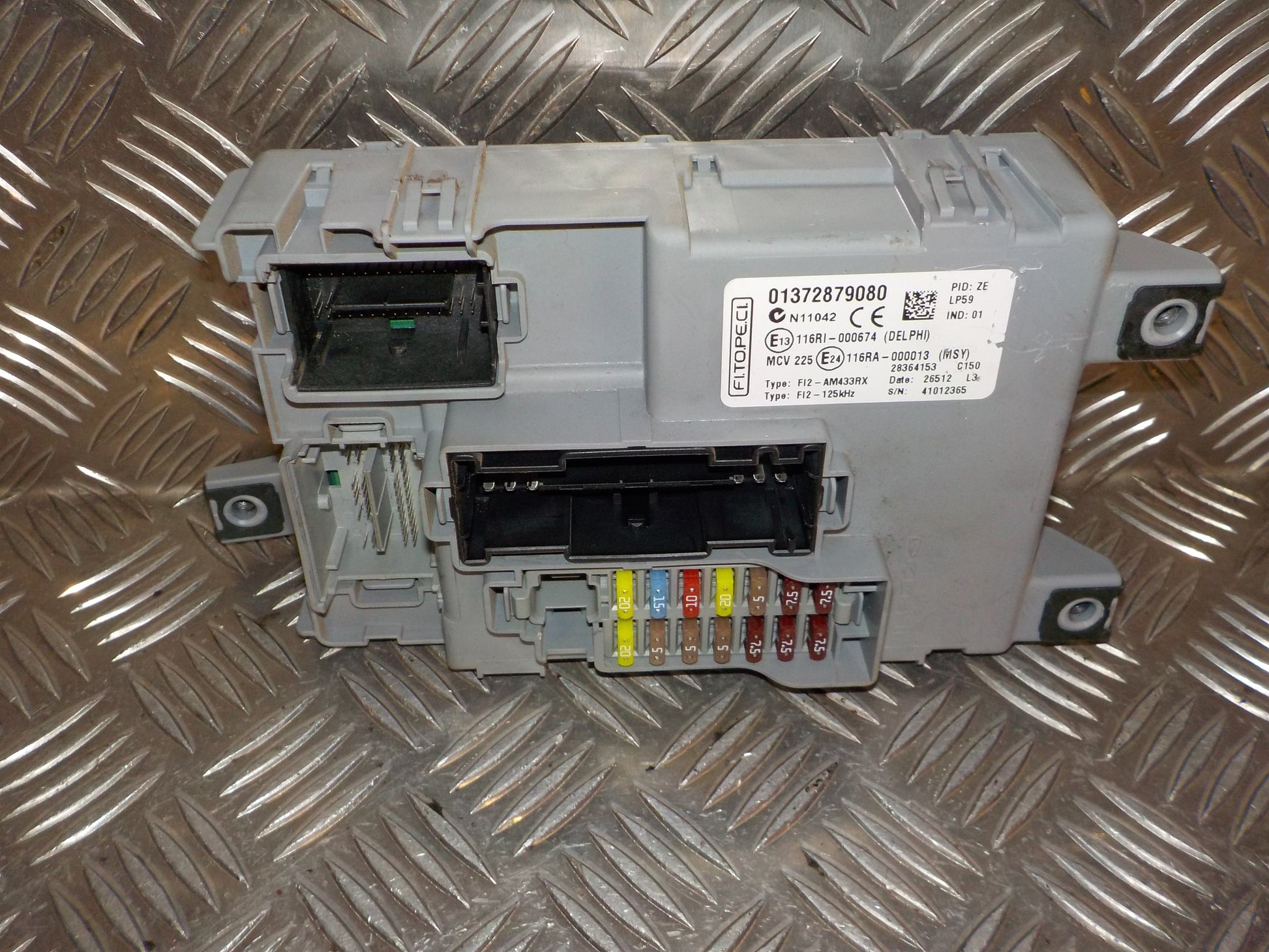 Peugeot Bipper Sikringsboks Med OEM Nr. 01372879080 Fra Peugeot Ophugger