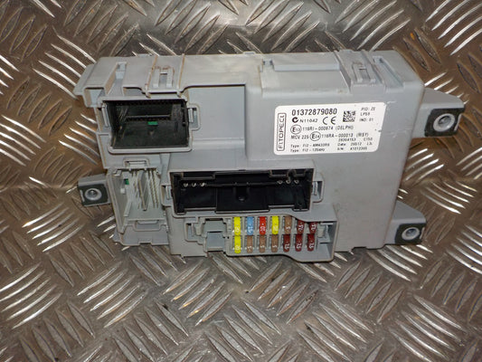 Peugeot Bipper Sikringsboks Med OEM Nr. 01372879080 Fra Peugeot Ophugger