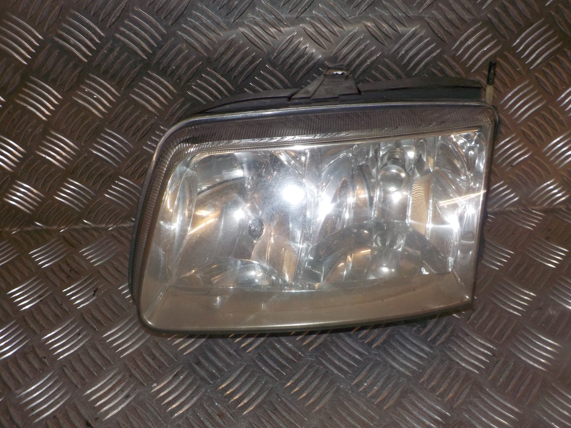 VW Polo Facel. 6N Forlygte Med OEM Nr. 6N1941015AD Fra VW Ophugger