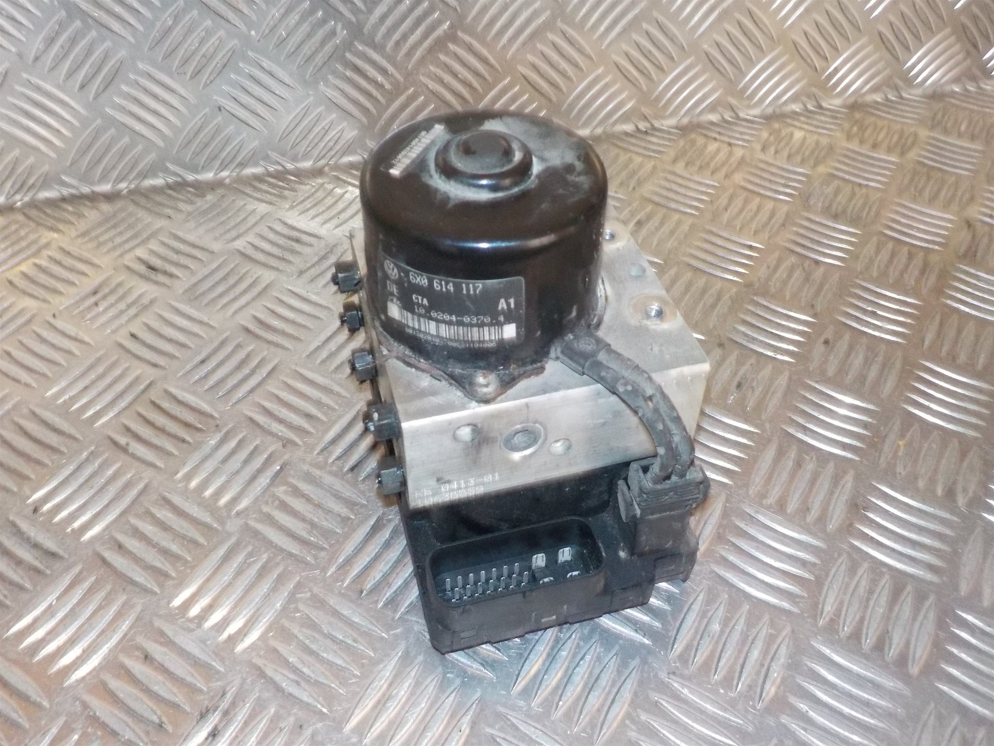 VW Polo Facel. 6N Abs Pumpe Med OEM Nr. 6X0614117 Fra VW Ophugger