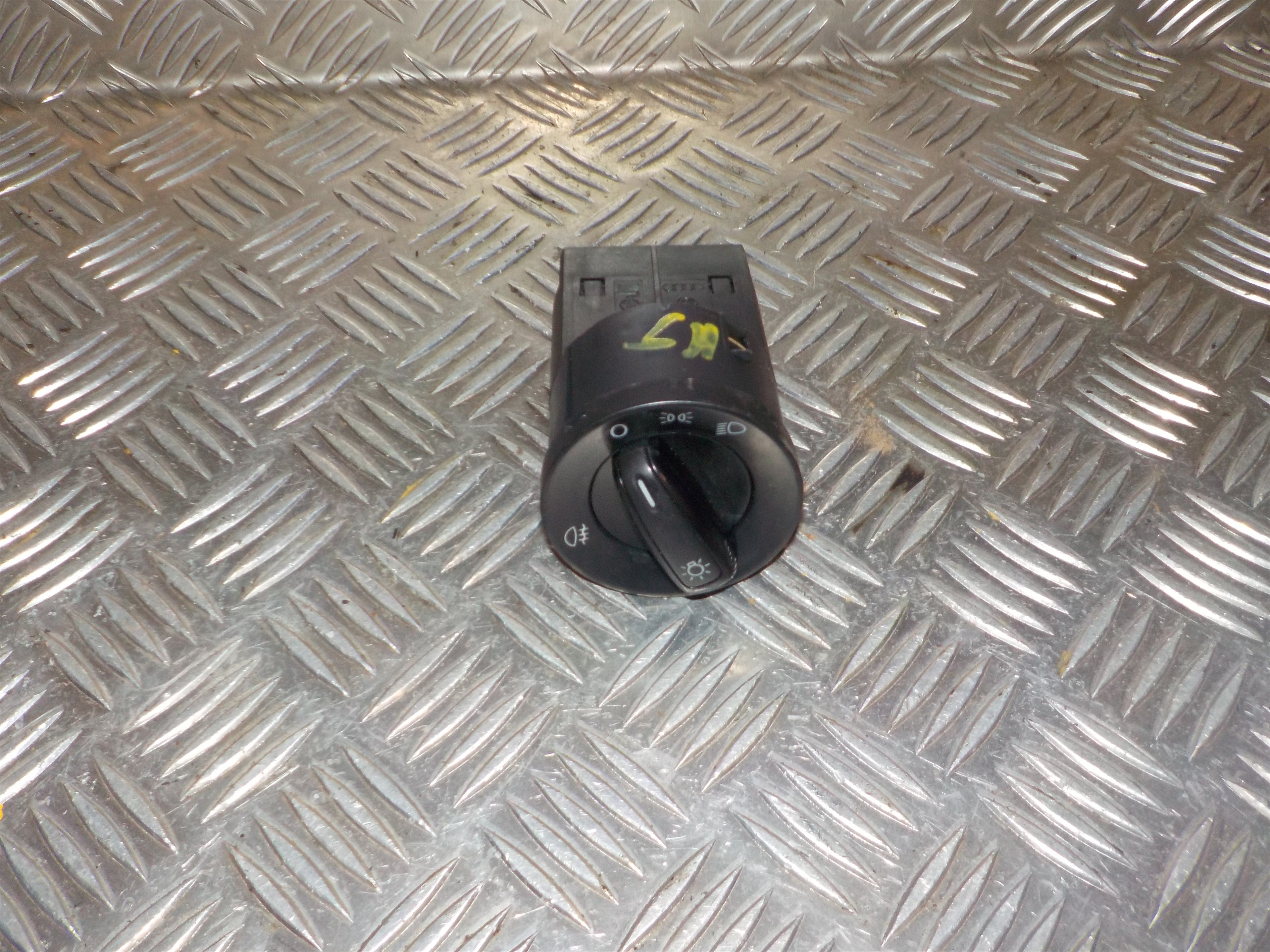 Seat Mii Kontakt Lys Med OEM Nr. 6R0941531B Fra Seat Ophugger