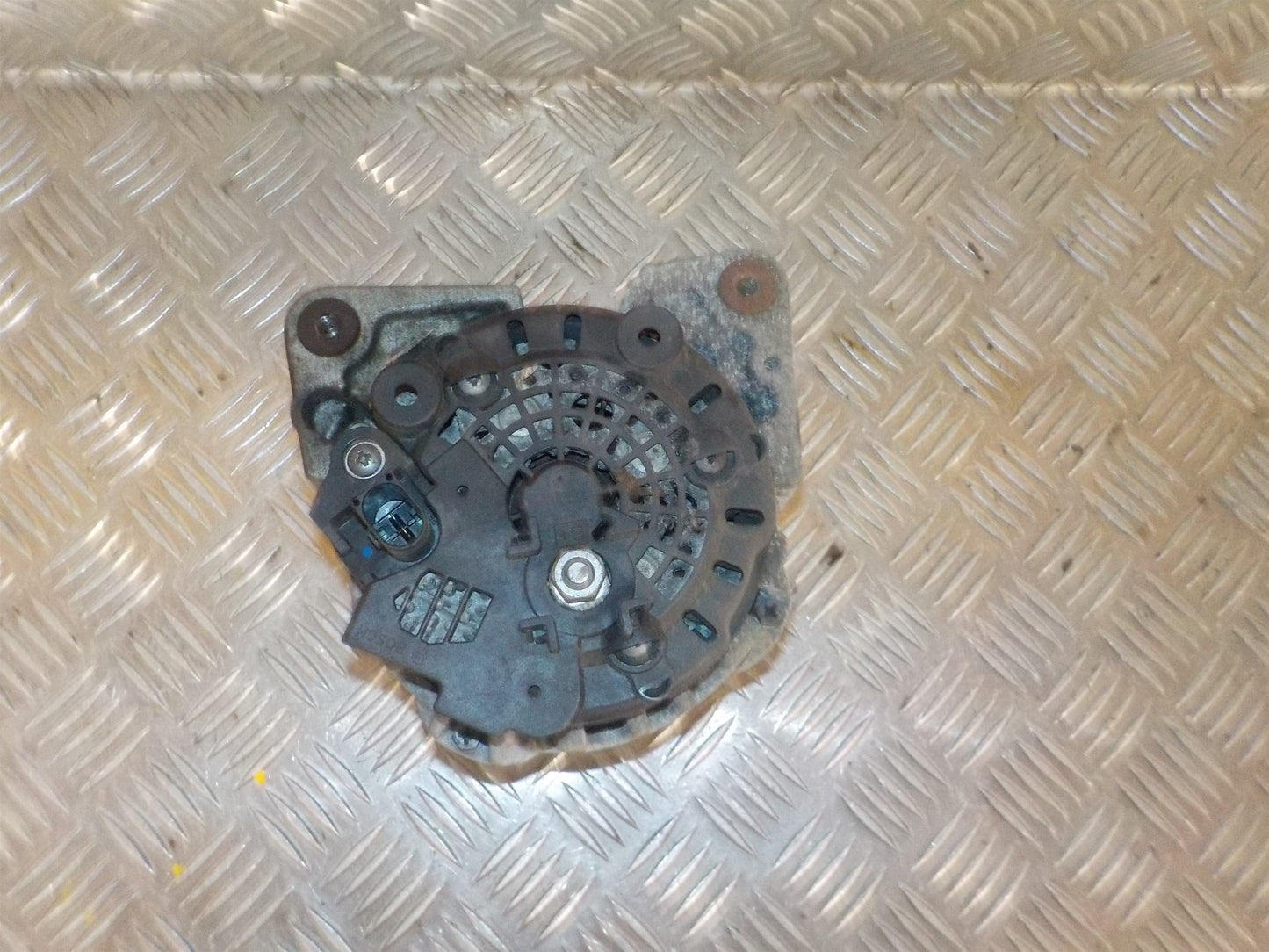 VW UP Generator Med OEM Nr. 04C903023J Fra VW Ophugger