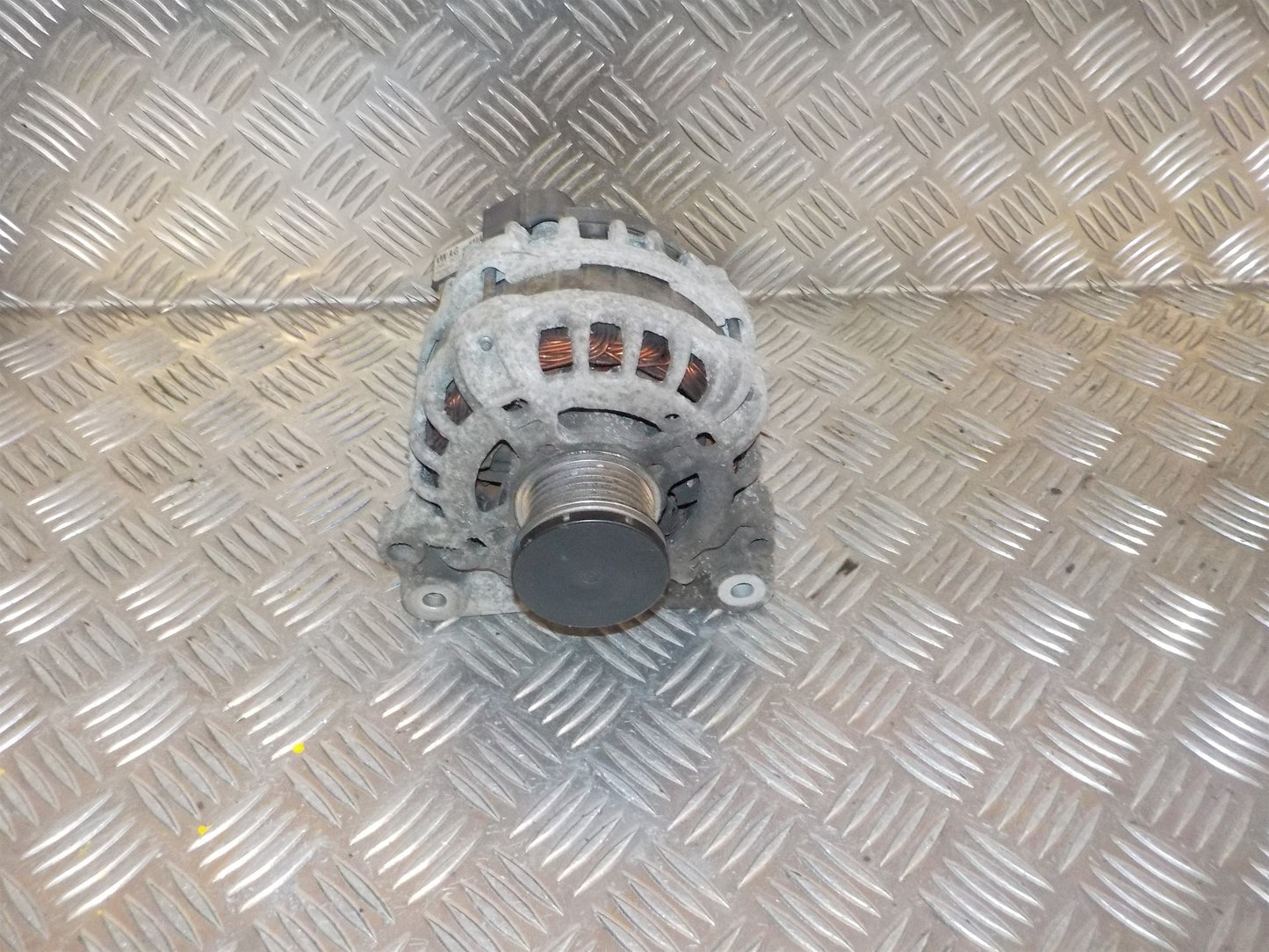 VW UP Generator Med OEM Nr. 04C903023J Fra VW Ophugger