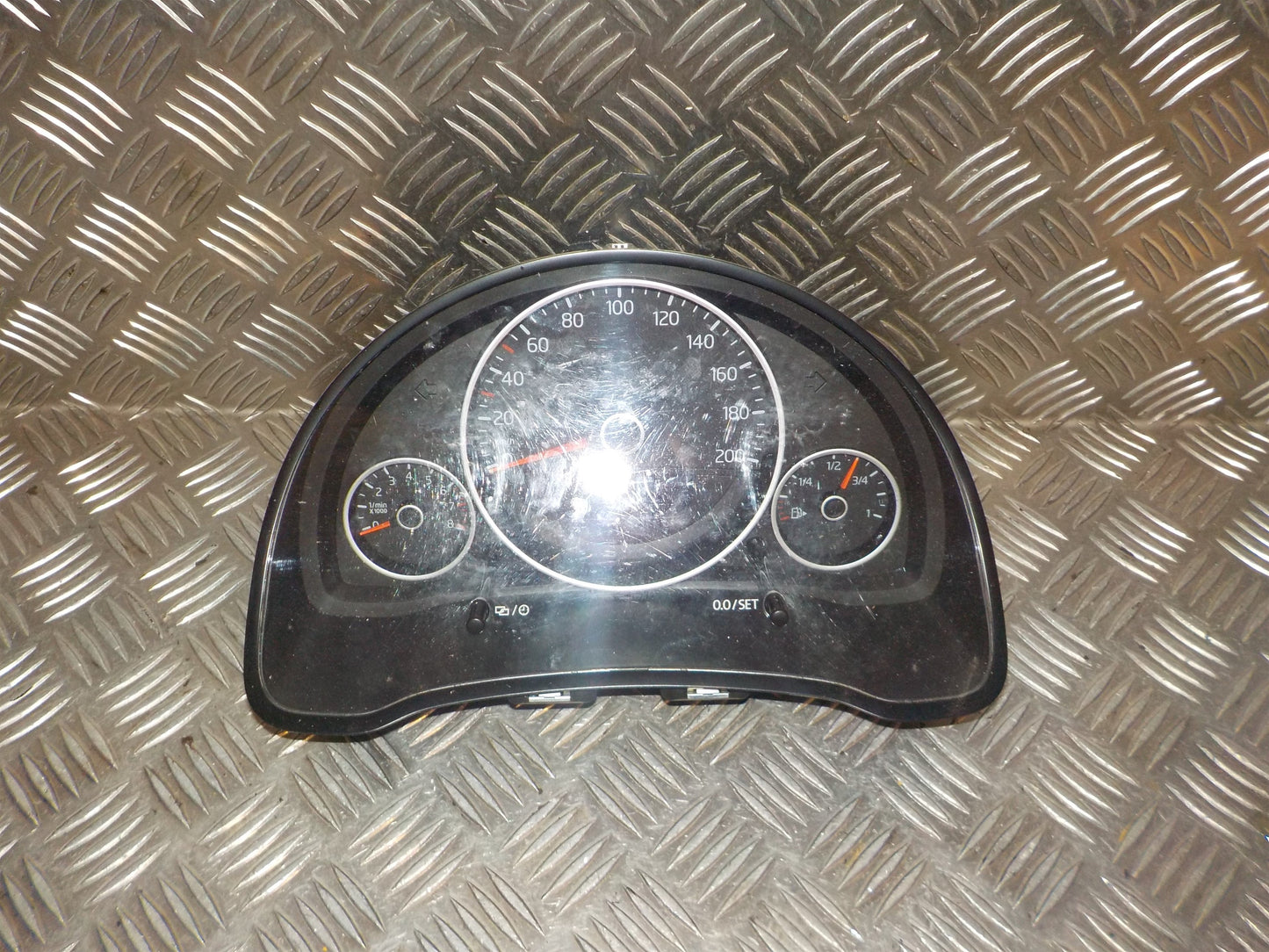 VW Up Speedometer - Instrument Med OEM Nr. 1S0920860B Fra VW Ophugger