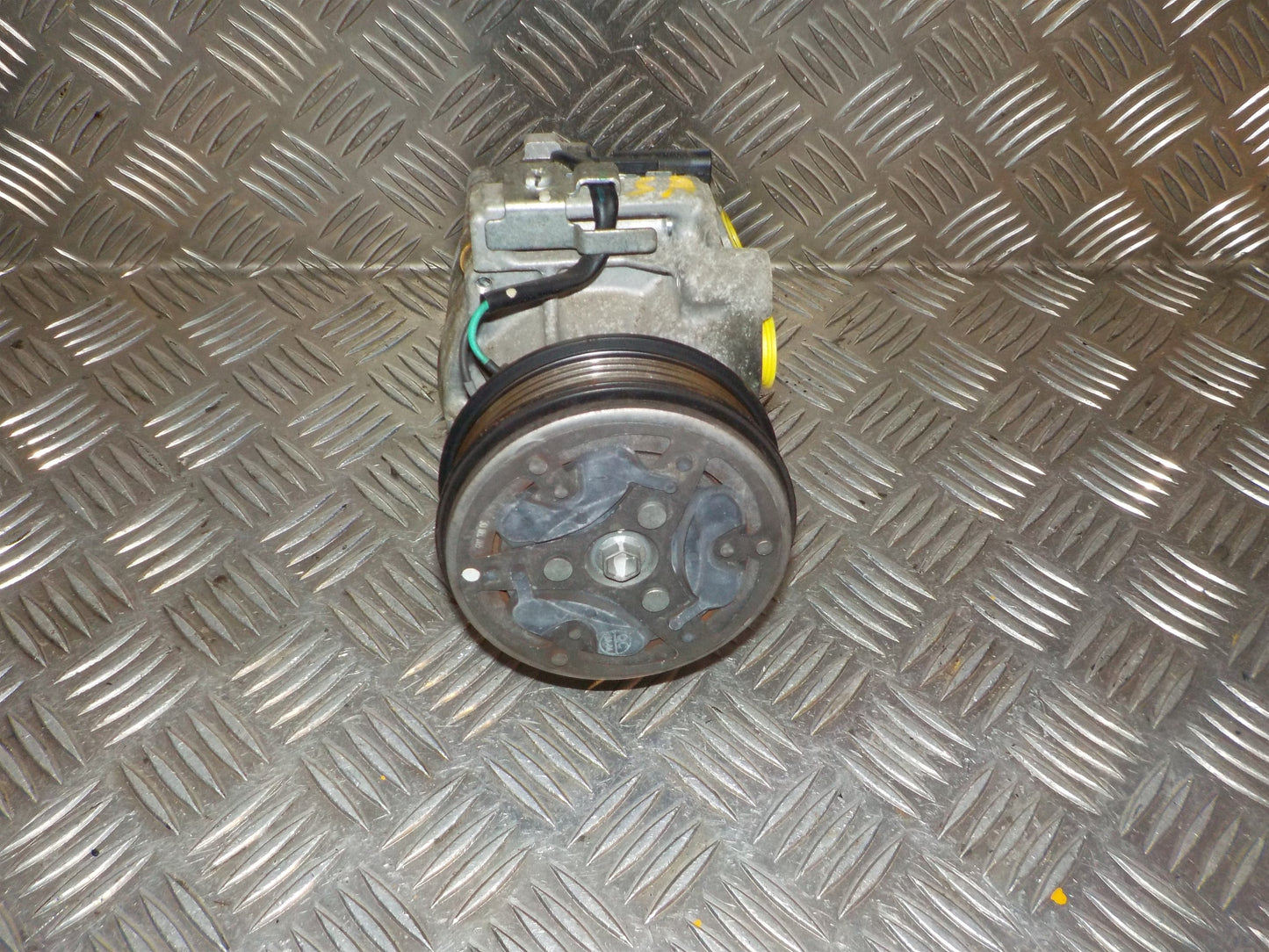 Opel Karl Aircondition Pumpe Med OEM Nr. 94551797 Fra Opel Ophugger