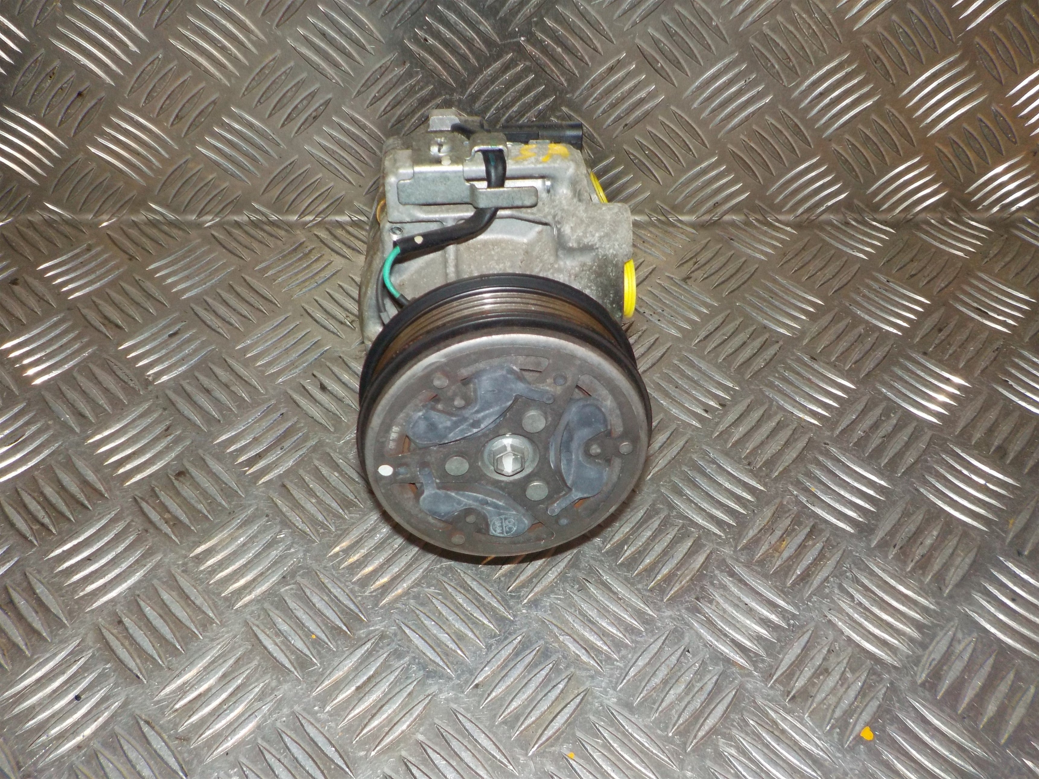 Opel Karl Aircondition Pumpe Med OEM Nr. 94551797 Fra Opel Ophugger