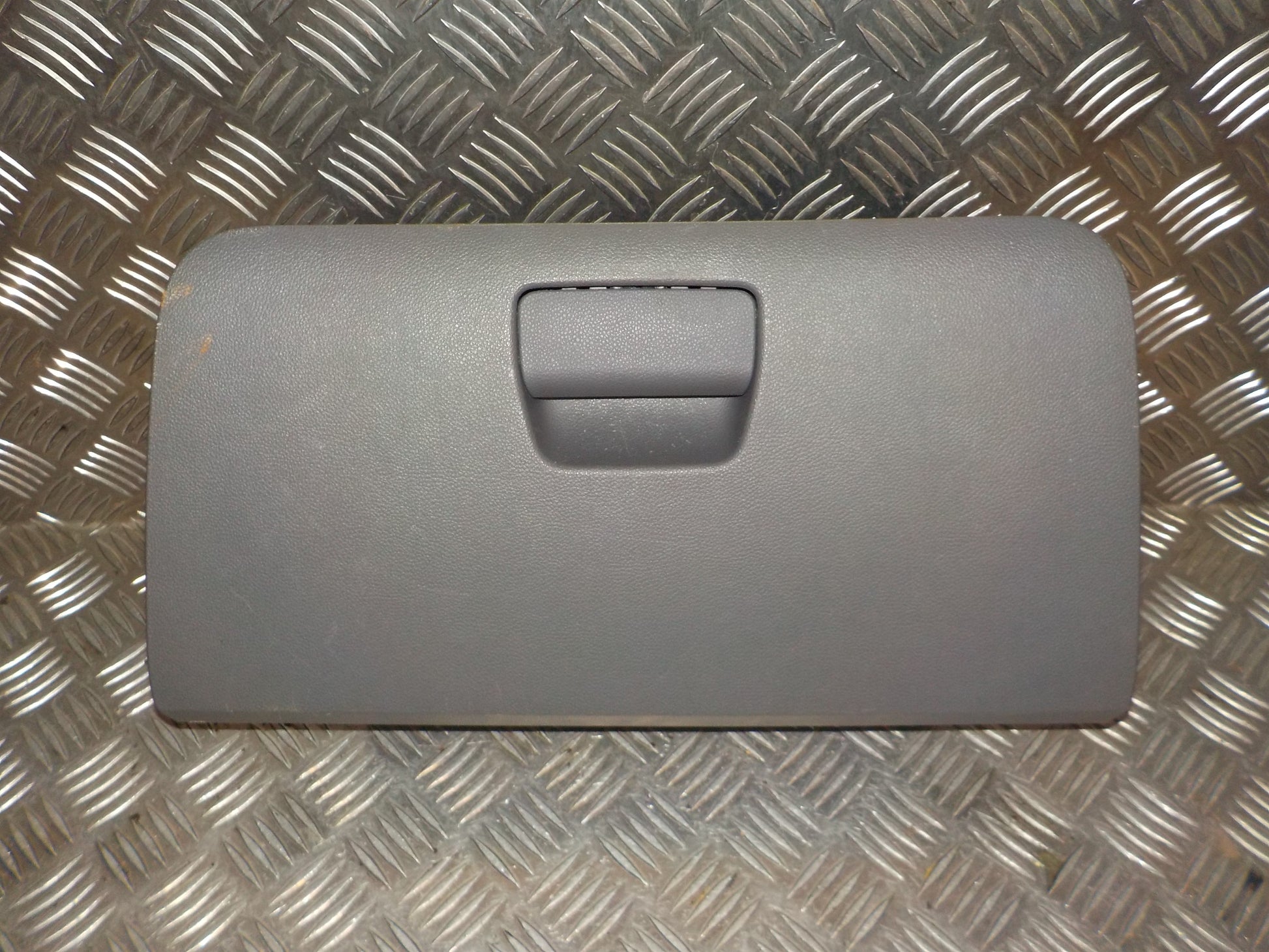 Opel Karl Handskerumsklap Med OEM Nr. Ophugger Fra Opel Ophugger