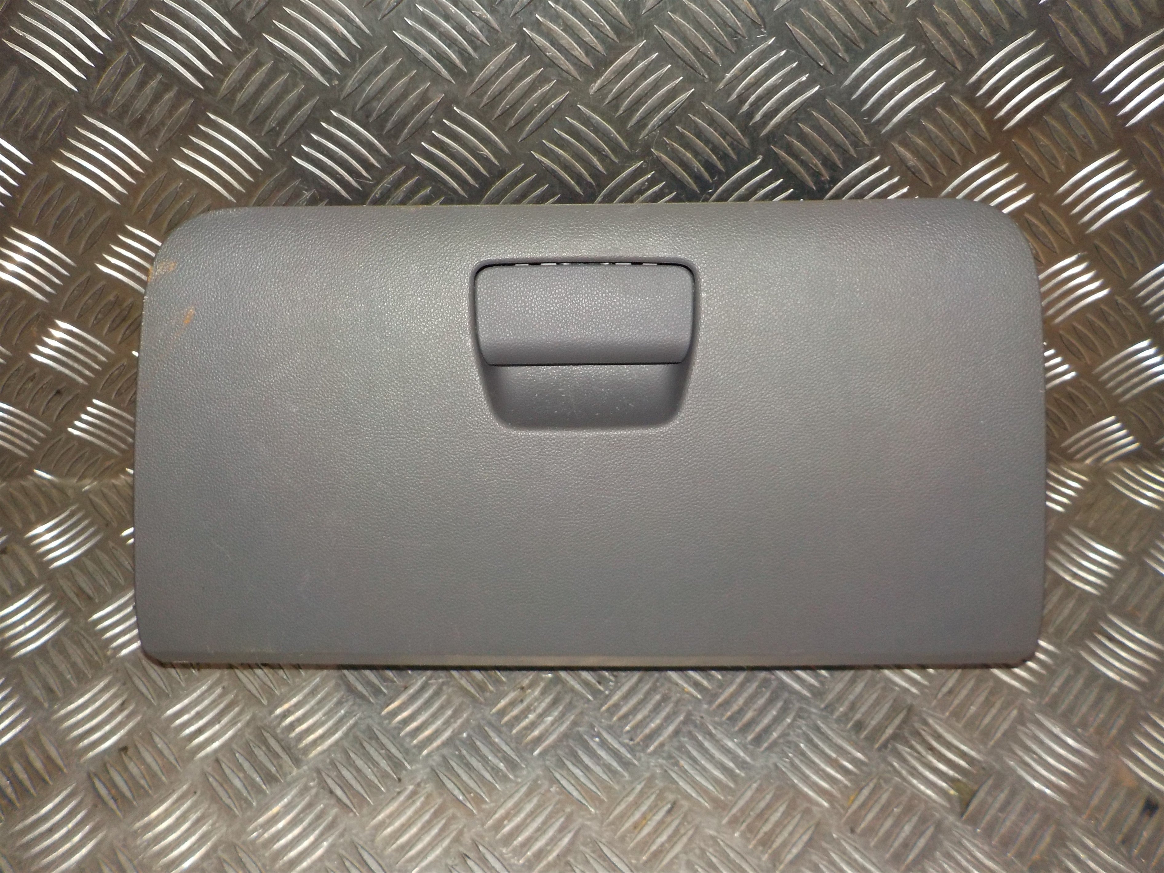 Opel Karl Handskerumsklap Med OEM Nr. Ophugger Fra Opel Ophugger