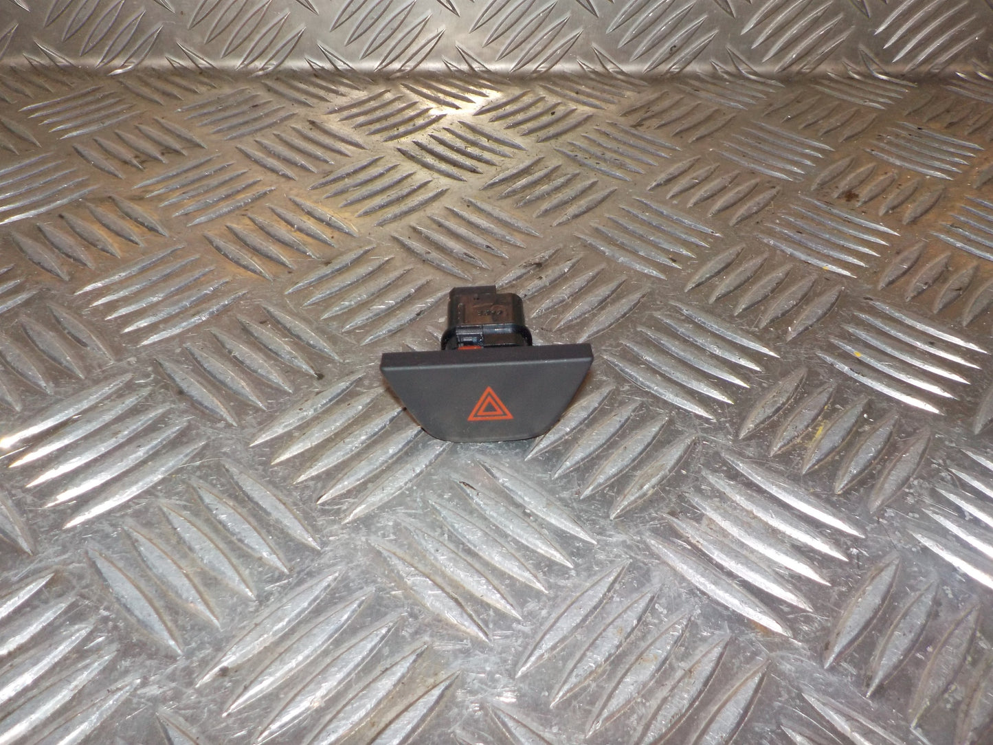 Opel Karl Kontakt Katastrofe Med OEM Nr. 95322824 Fra Opel Ophugger