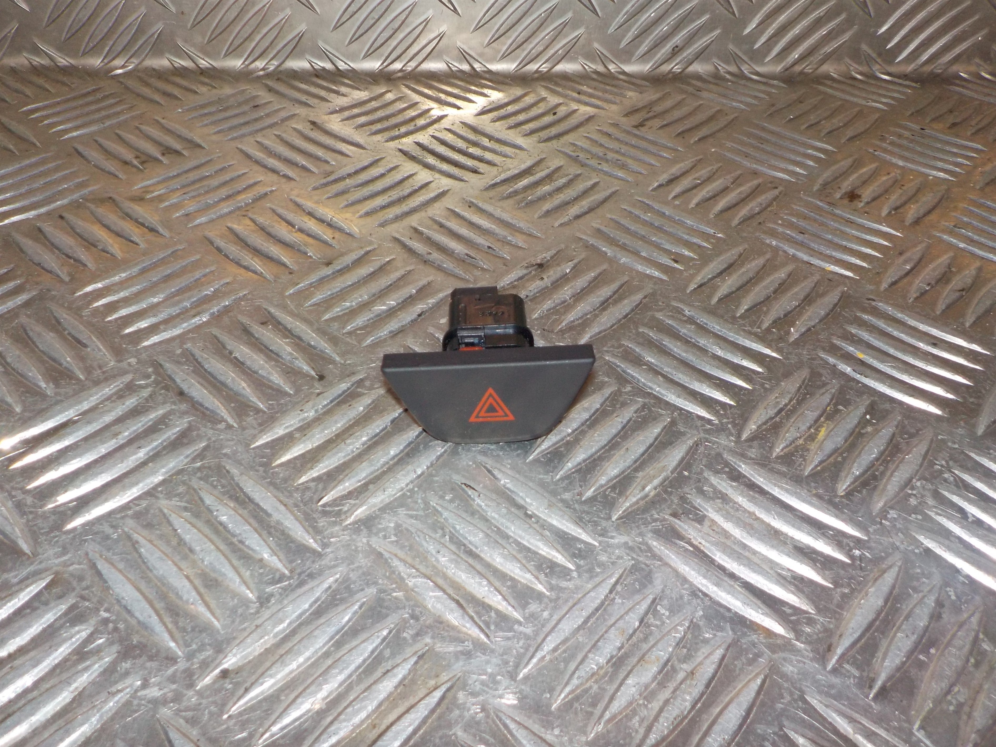 Opel Karl Kontakt Katastrofe Med OEM Nr. 95322824 Fra Opel Ophugger