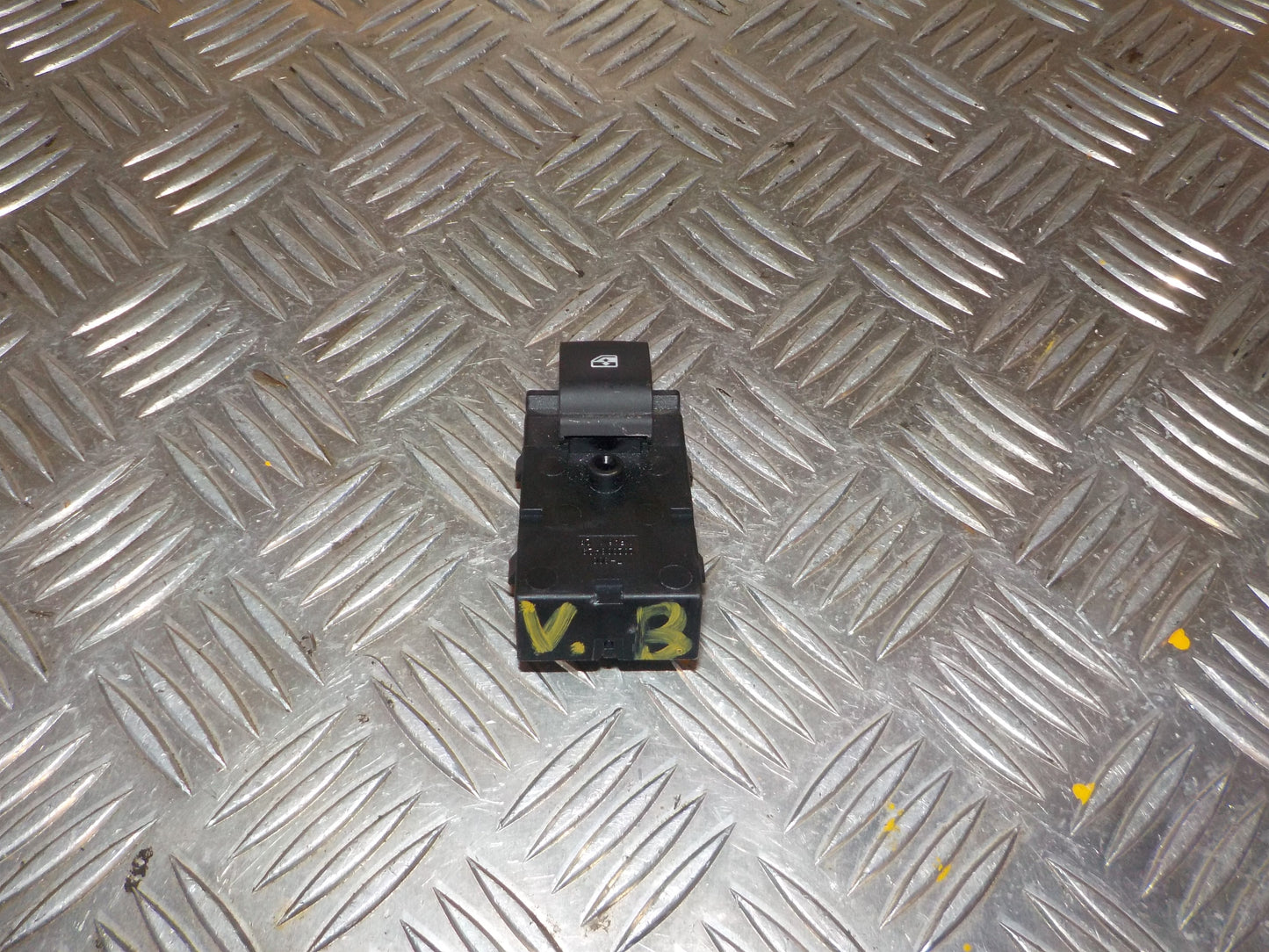 Opel Karl Kontakt Rudehejs Med OEM Nr. 95407143 Fra Opel Ophugger