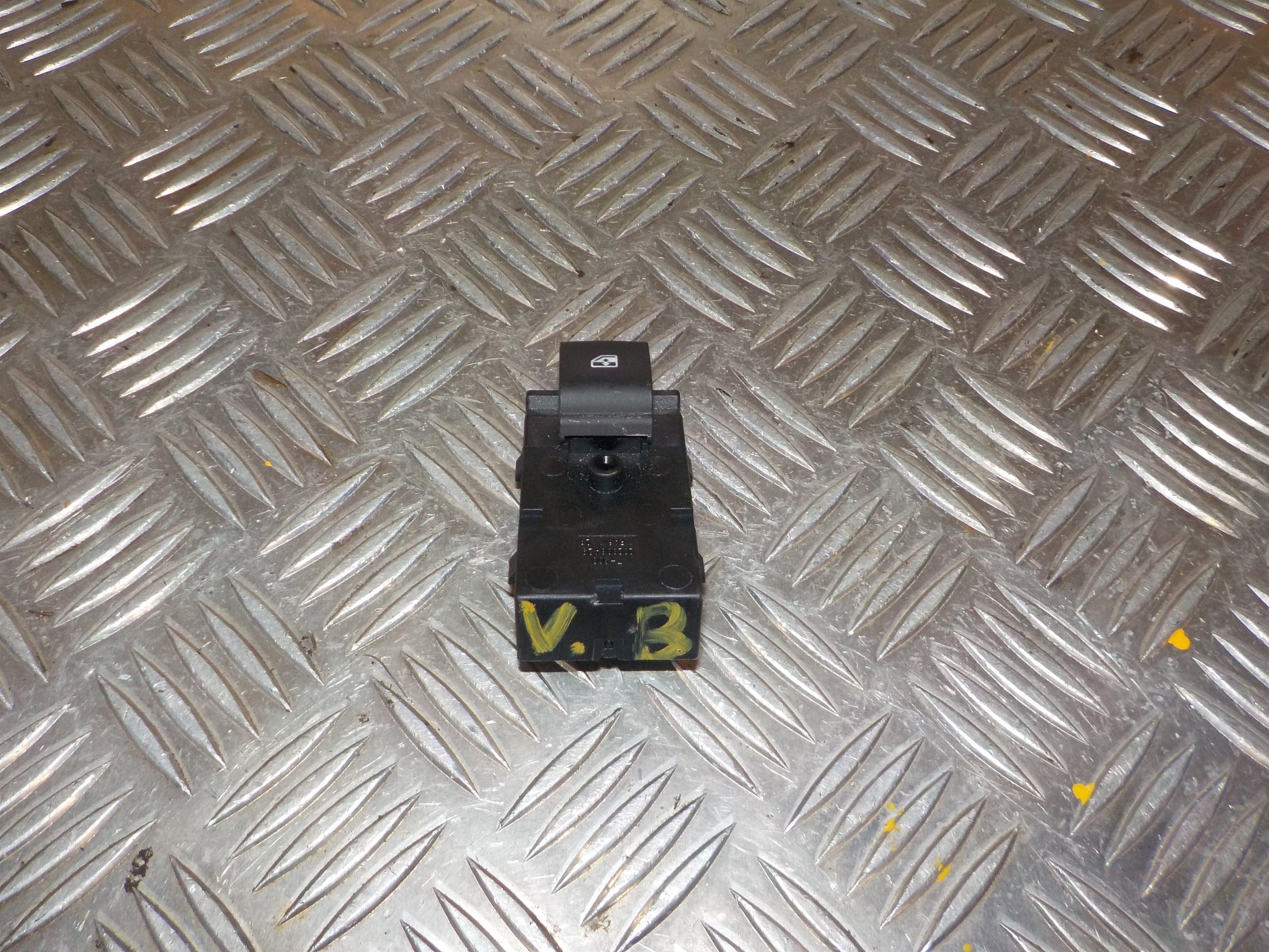 Opel Karl Kontakt Rudehejs Med OEM Nr. 95407143 Fra Opel Ophugger