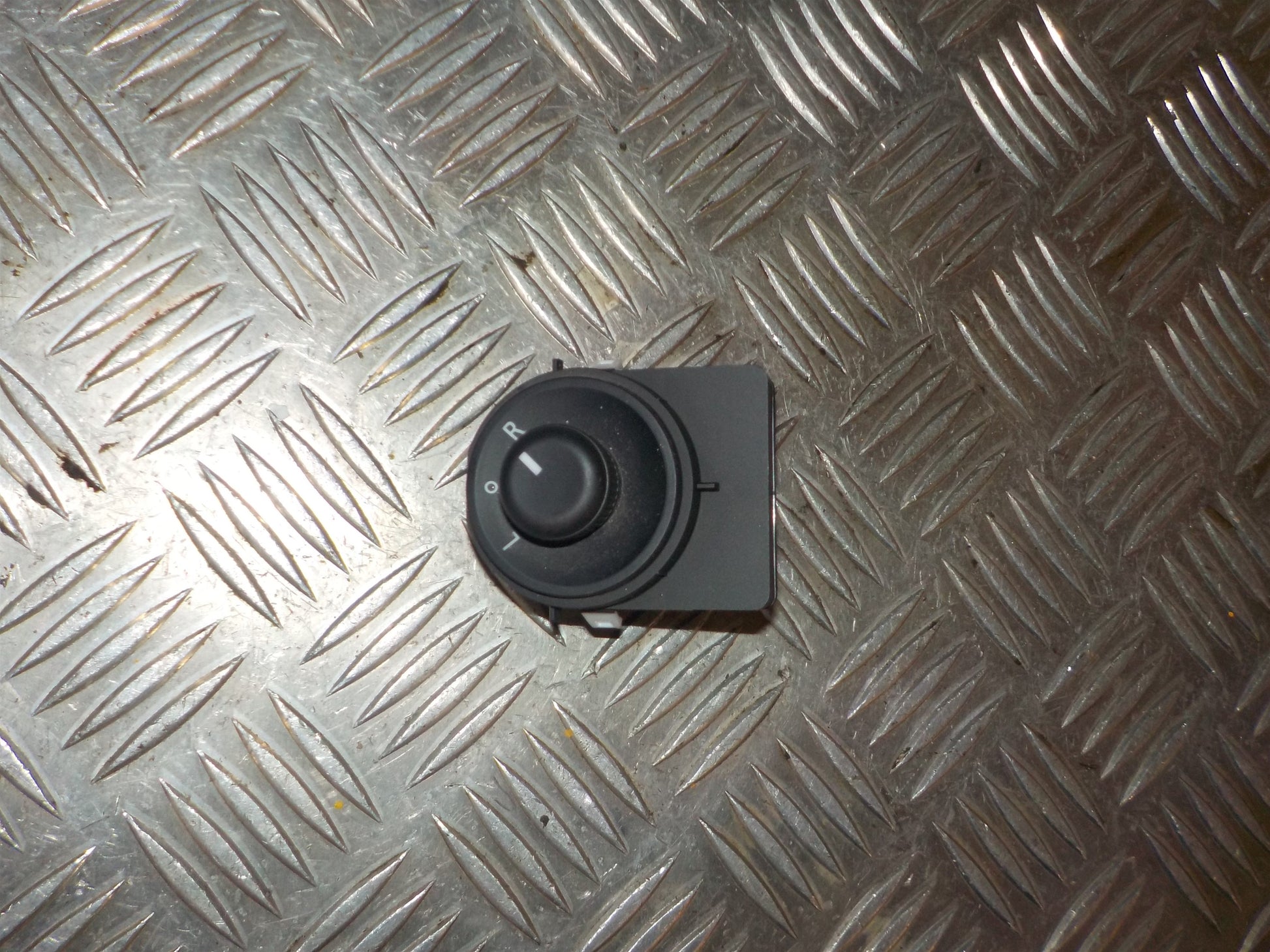 Opel Karl Kontakt Sidespejl Med OEM Nr. 953220440 Fra Opel Ophugger