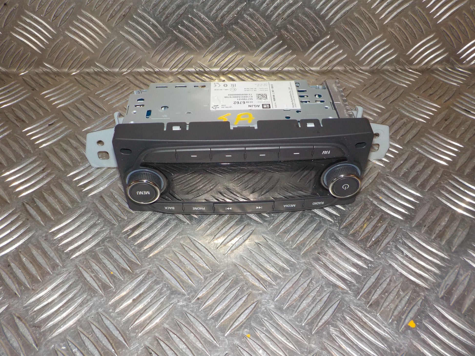 Opel Karl Radio M/Cd Med OEM Nr. 557799431 Fra Opel Ophugger