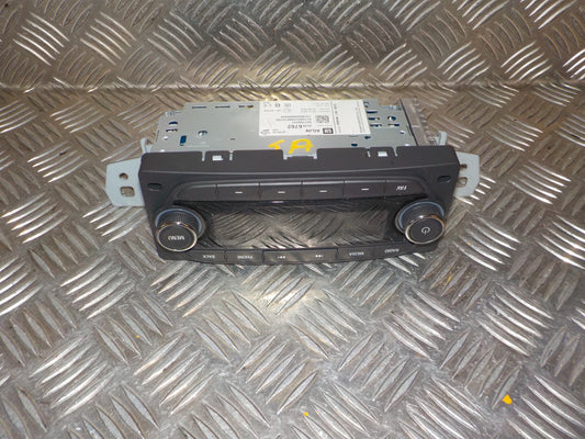 Opel Karl Radio M/Cd Med OEM Nr. 557799431 Fra Opel Ophugger