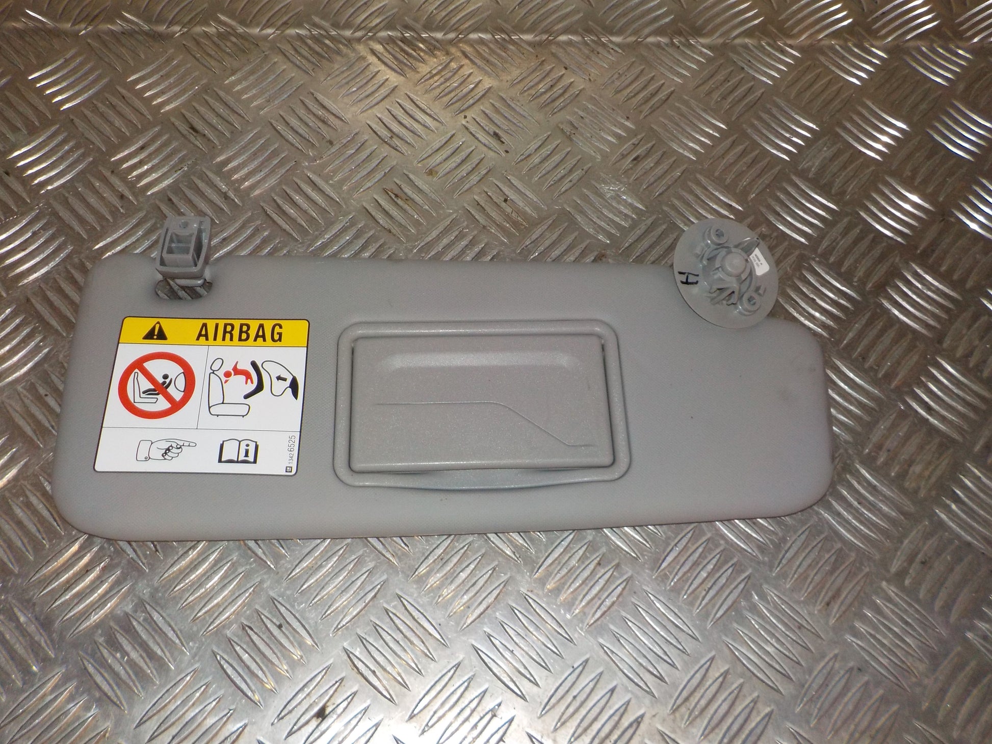 Opel Karl Solskærm Med OEM Nr. 94556834 Fra Opel Ophugger