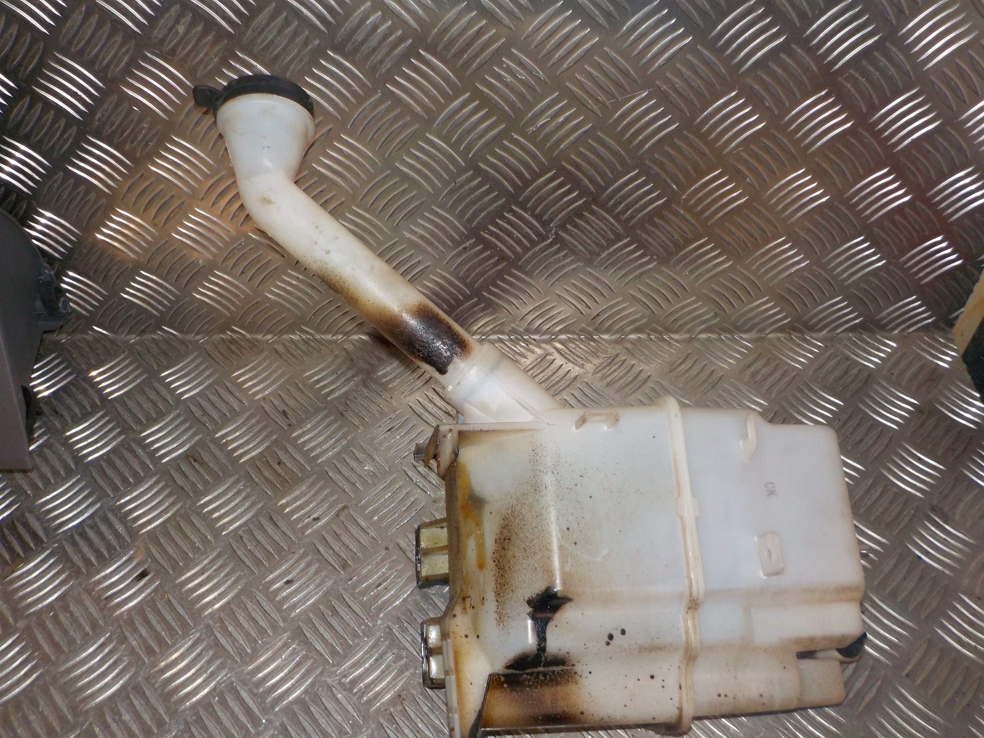 Opel Karl Sprinkler M/Motor Med OEM Nr. 42344527 Fra Opel Ophugger