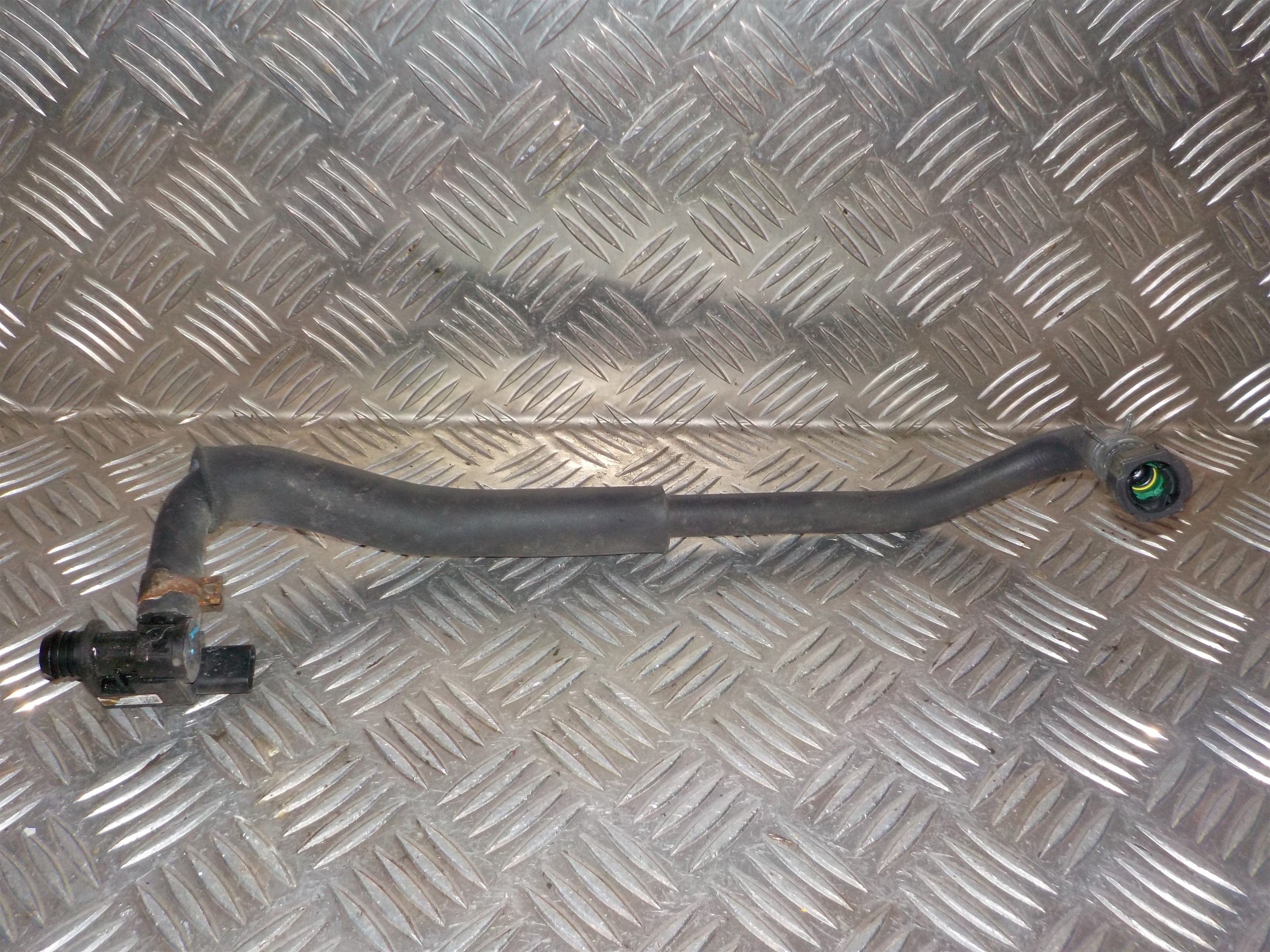 Opel Karl Vacuum Ventil Med OEM Nr. 13581099 Fra Opel Ophugger