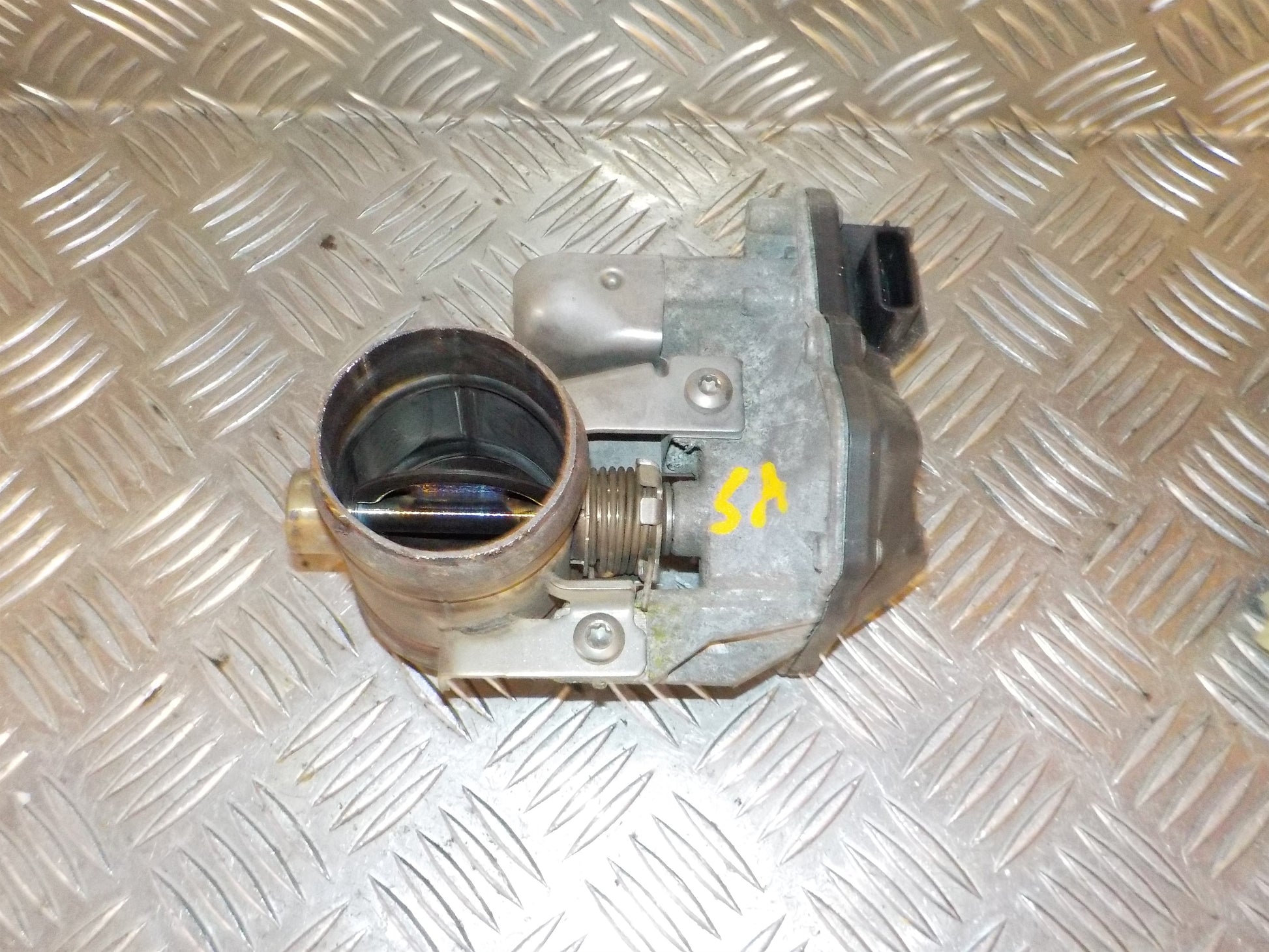 Renault Clio 4 Egr Ventil Med OEM Nr. 147B08010RB Fra Renault Ophugger