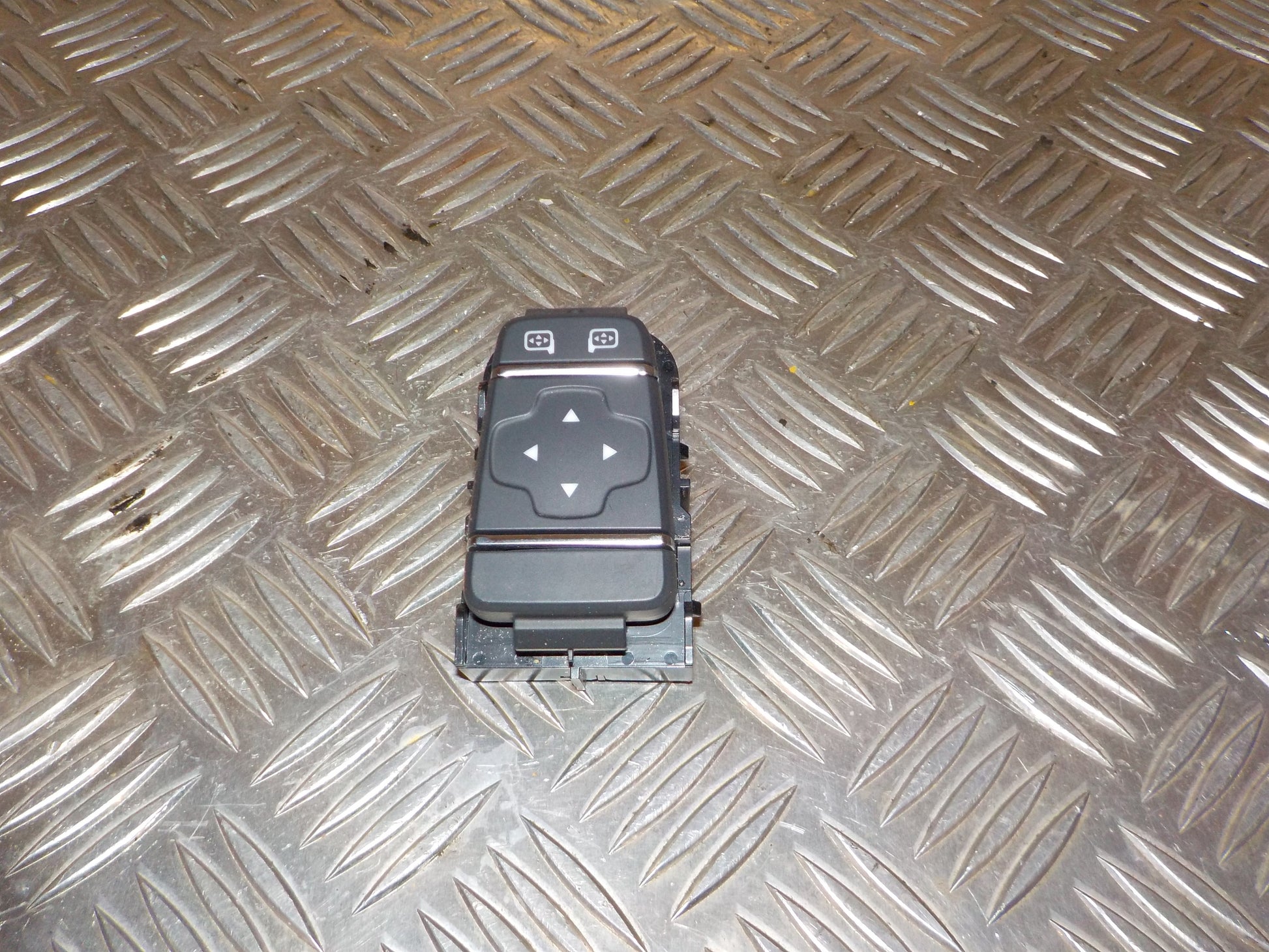 Renault Clio 4 Kontakt Sidespejl Med OEM Nr. 255700068RB Fra Renault Ophugger