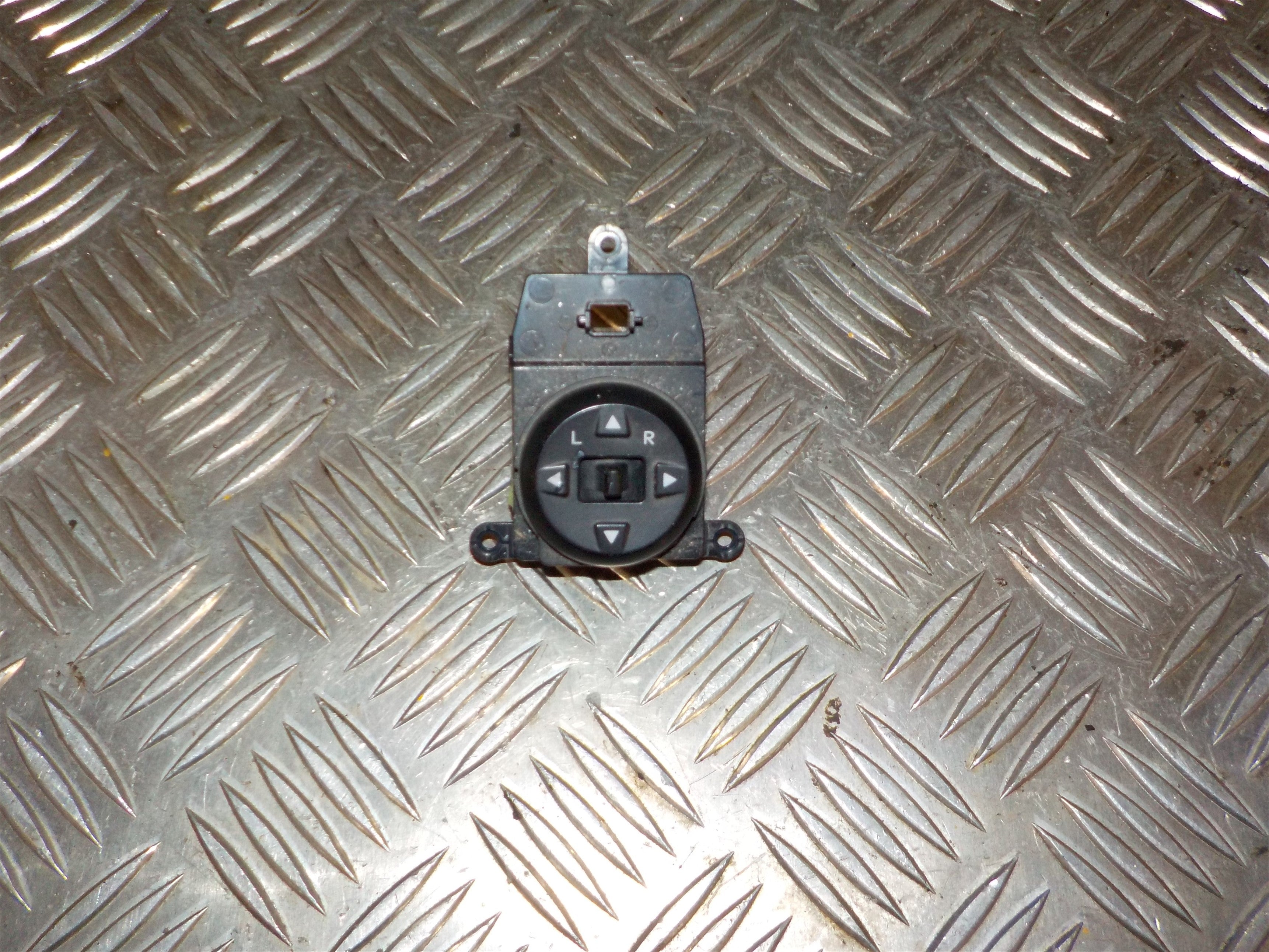 Kia Rio Ub Kontakt Sidespejl Med OEM Nr. 935301W000 Fra Kia Ophugger