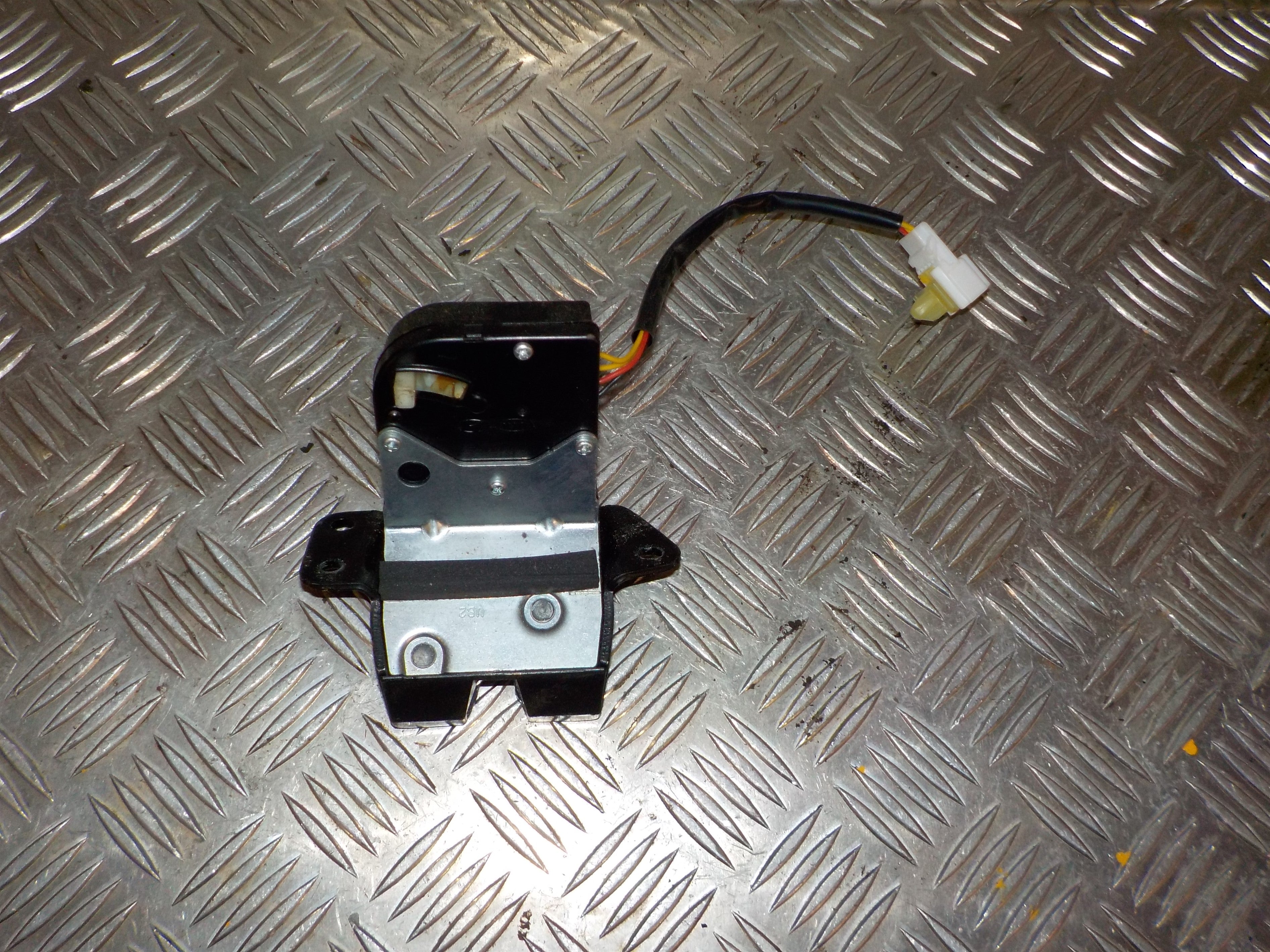 Kia Rio Ub Dørlås Med OEM Nr. 812301W210 Fra Kia Ophugger