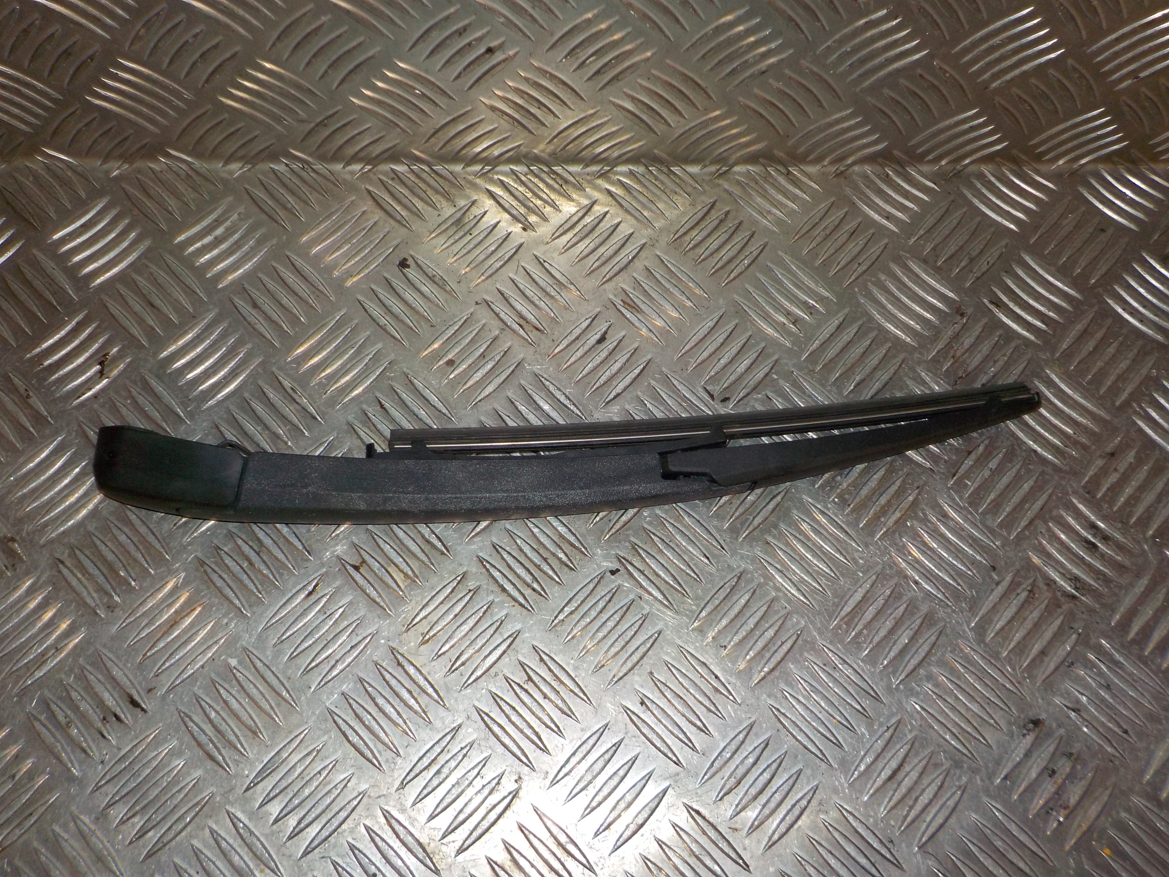 Kia Rio Ub Viskerarm Med OEM Nr. 988152P000 Fra Kia Ophugger