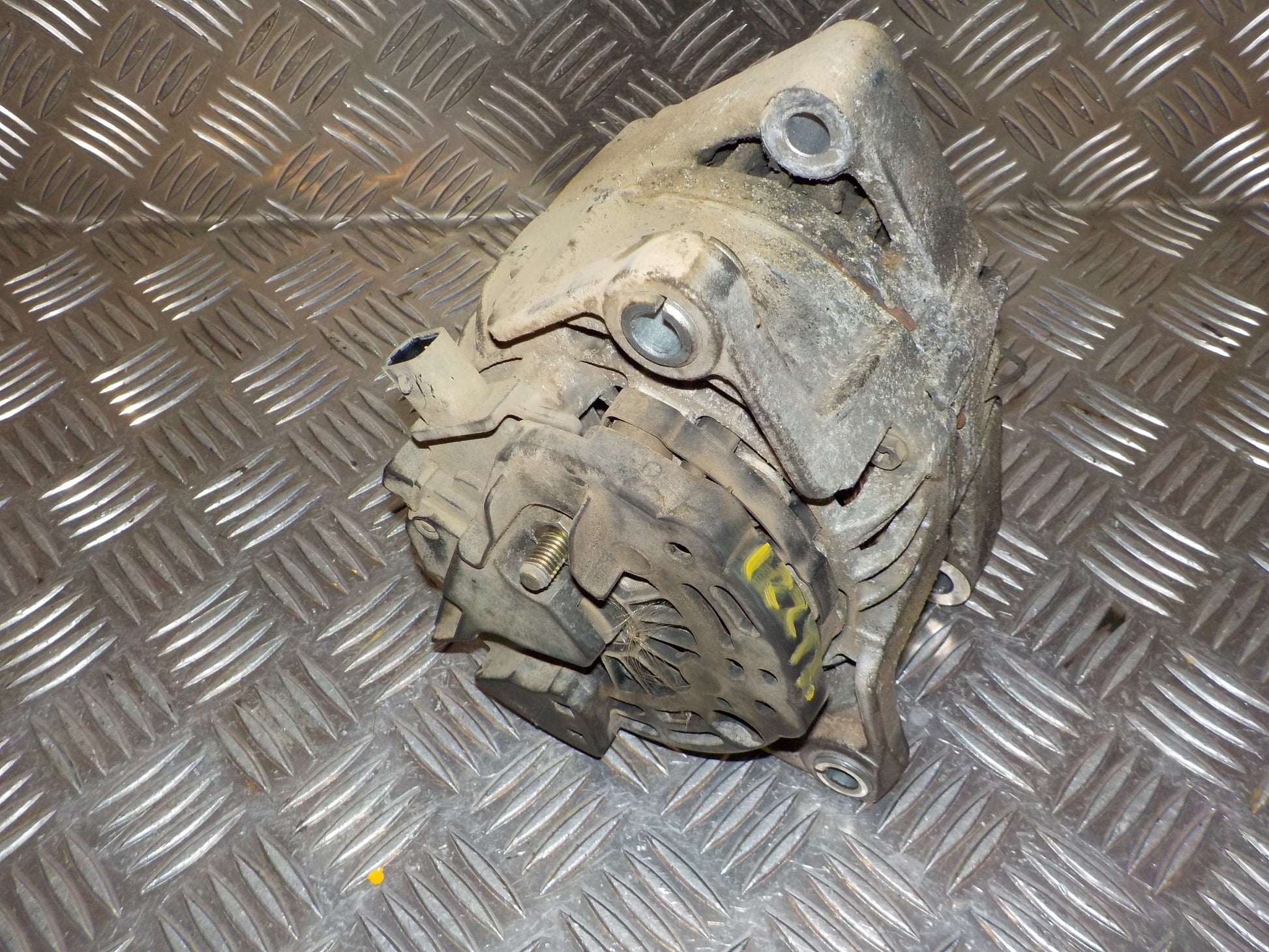 Opel Astra G Generator Med OEM Nr. 0124515032 Fra Opel Ophugger