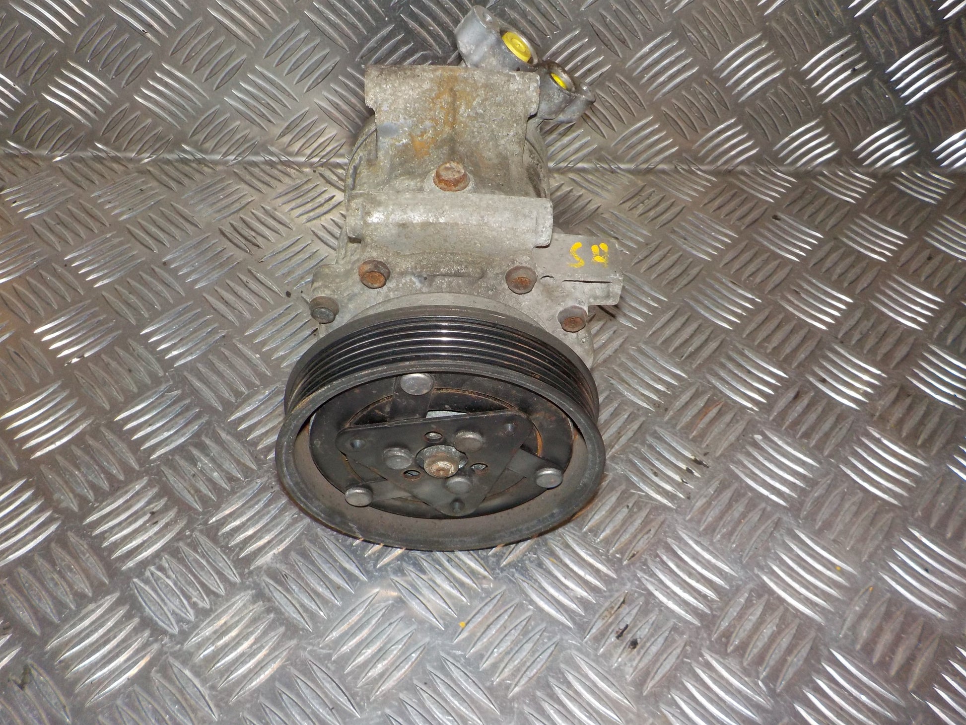 Renault Twingo 2 Aircondition Pumpe Med OEM Nr. 2367406245 Fra Renault Ophugger
