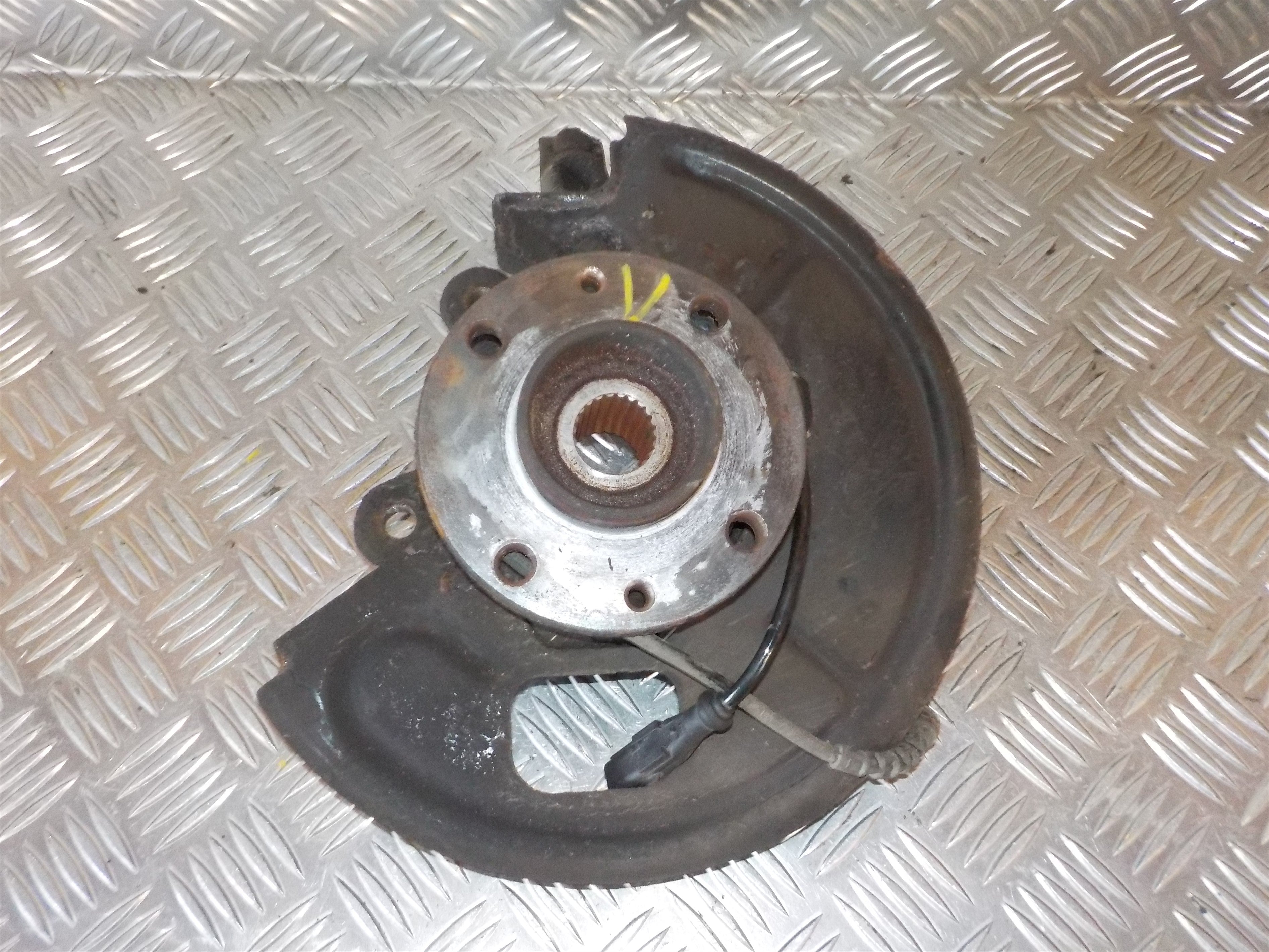 Renault Twingo 2 Spindel For V Med OEM Nr. 8200663590 Fra Renault Ophugger