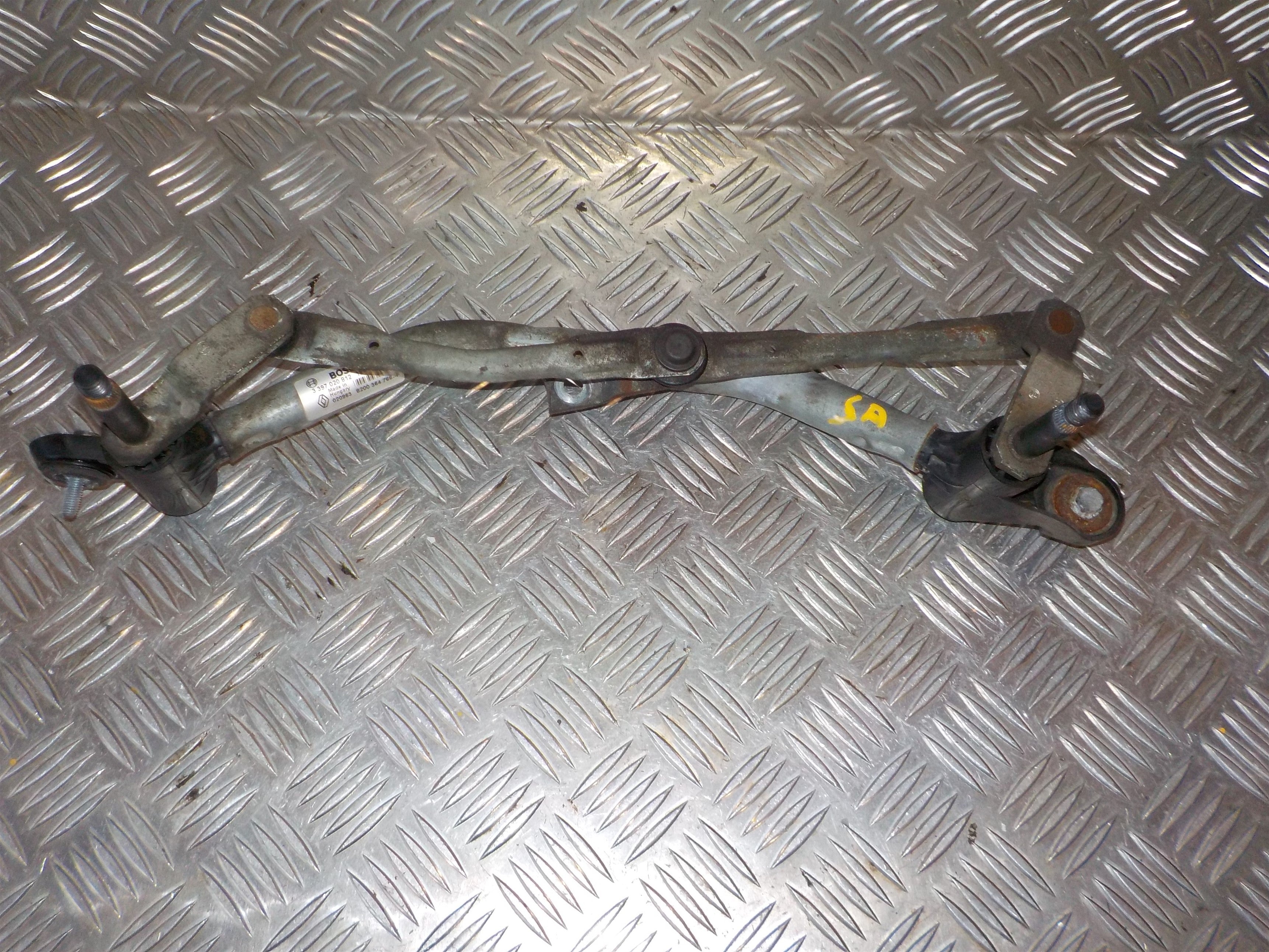 Renault Twingo 2 Viskertræk Med OEM Nr. 8200364766F Fra Renault Ophugger