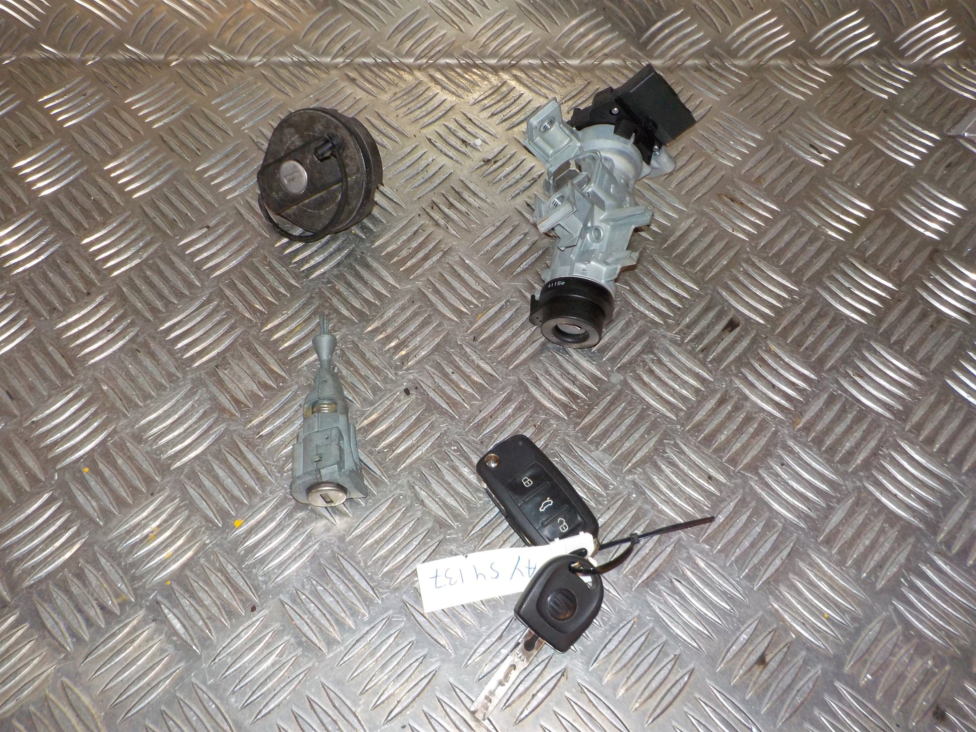 Seat Mii Låsesæt  Med OEM Nr. 1K0905651 Fra Seat Ophugger