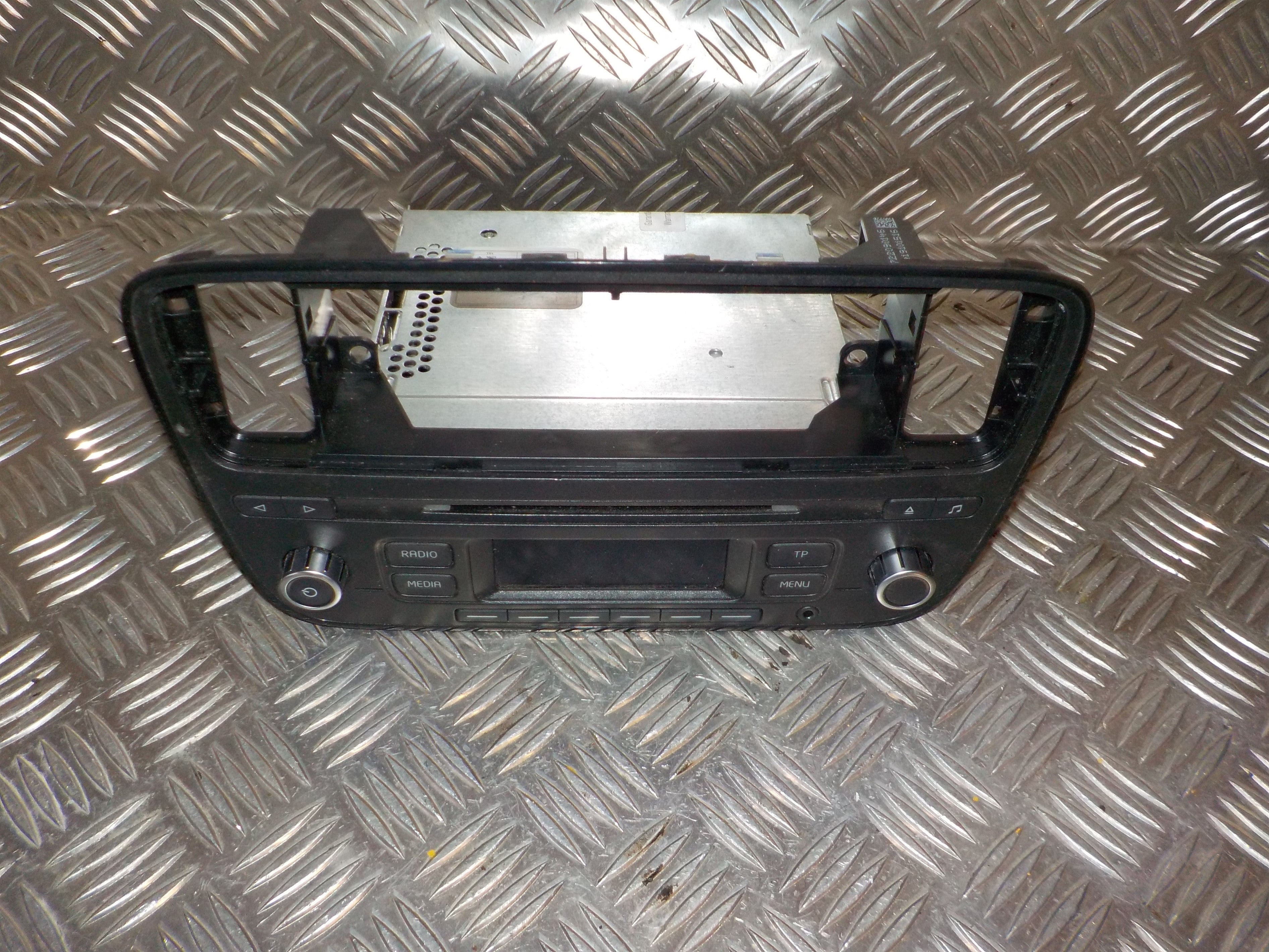 Seat Mii Radio M/Cd Med OEM Nr. 1SL035156D Fra Seat Ophugger