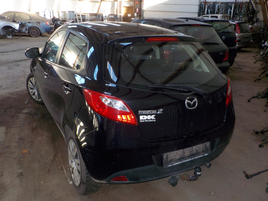 Mazda 2 De Pluk-Selv-Bil Med OEM Nr. Ophugger Fra Mazda Ophugger