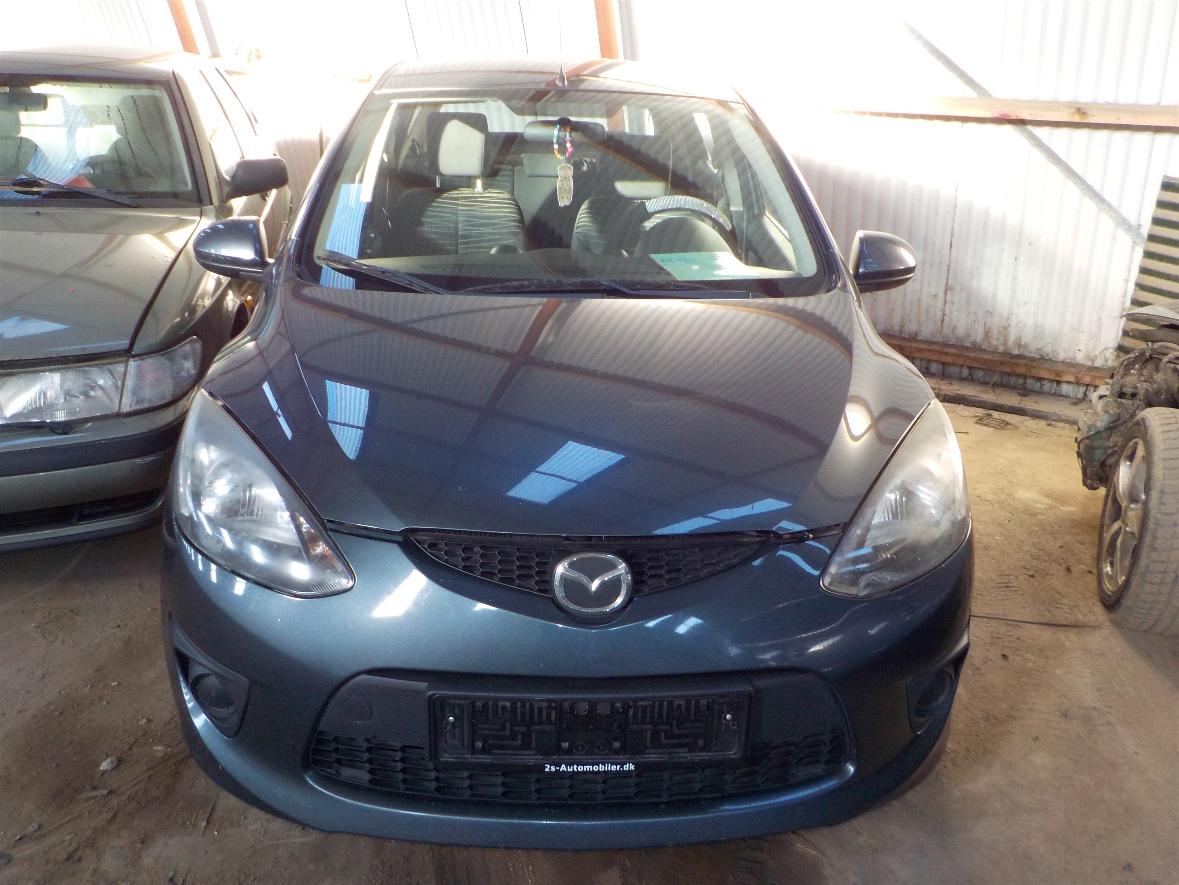 Mazda 2 De Pluk-Selv-Bil Med OEM Nr. Ophugger Fra Mazda Ophugger