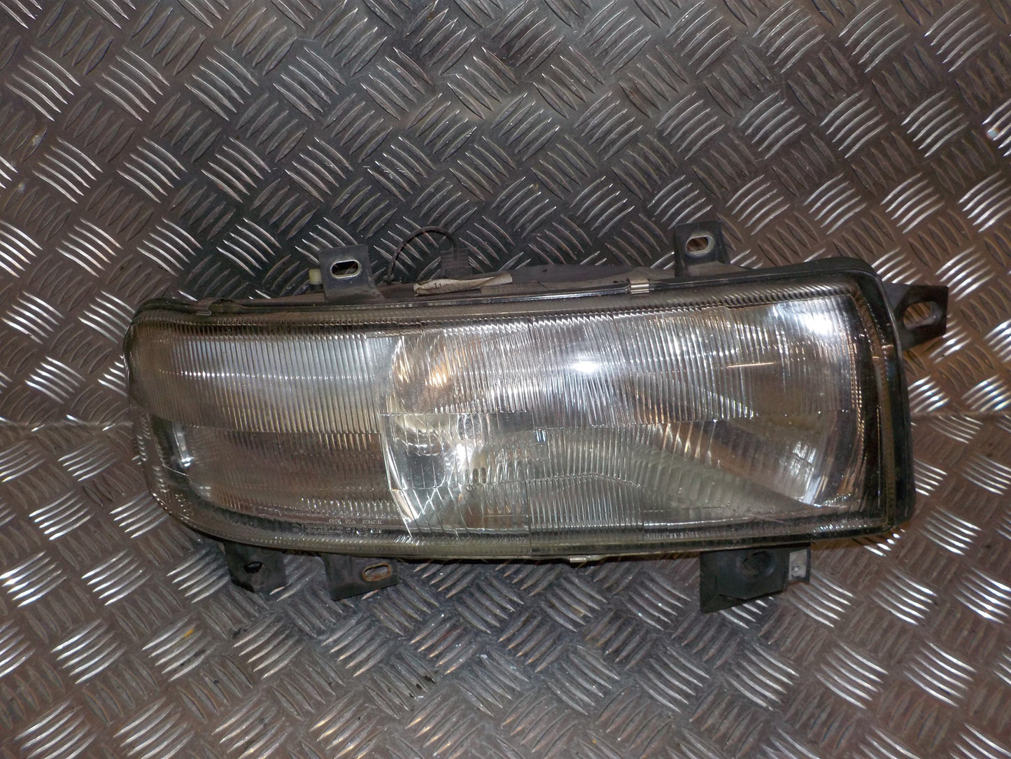 Renault Master Forlygte Med OEM Nr. 7701044520 Fra Renault Ophugger
