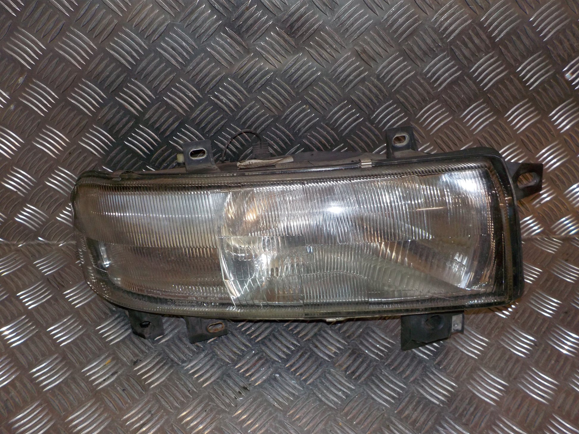 Renault Master Forlygte Med OEM Nr. 7701044520 Fra Renault Ophugger