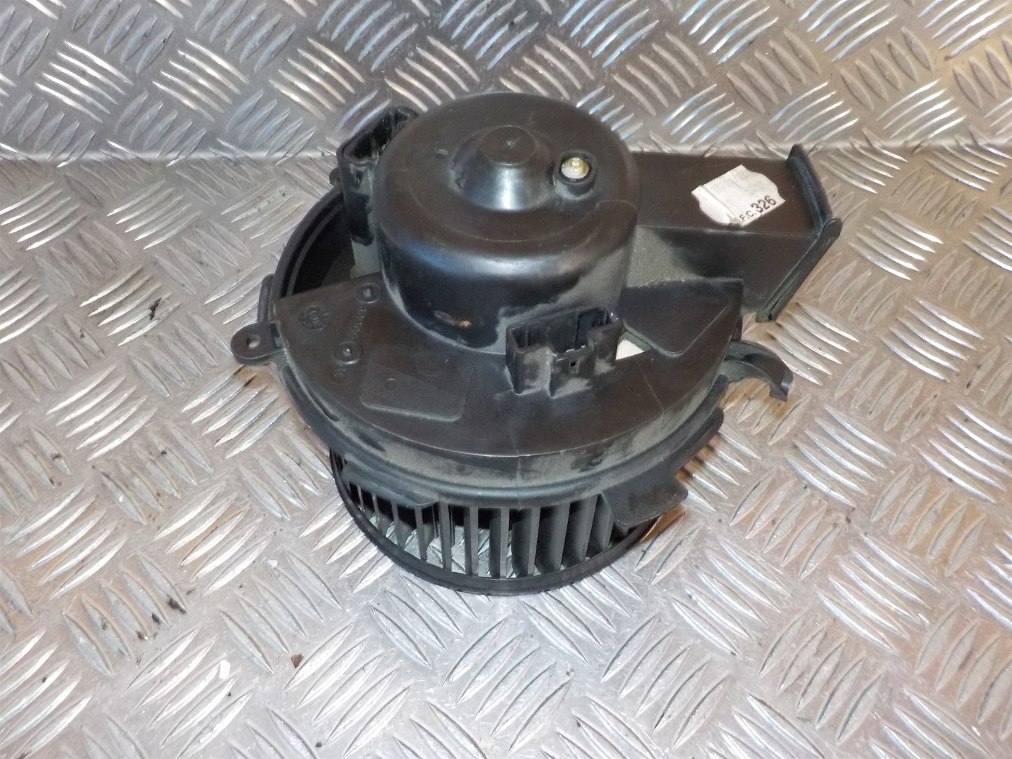 Peugeot 307 Varmeblæser Med OEM Nr. 6441K0 Fra Peugeot Ophugger