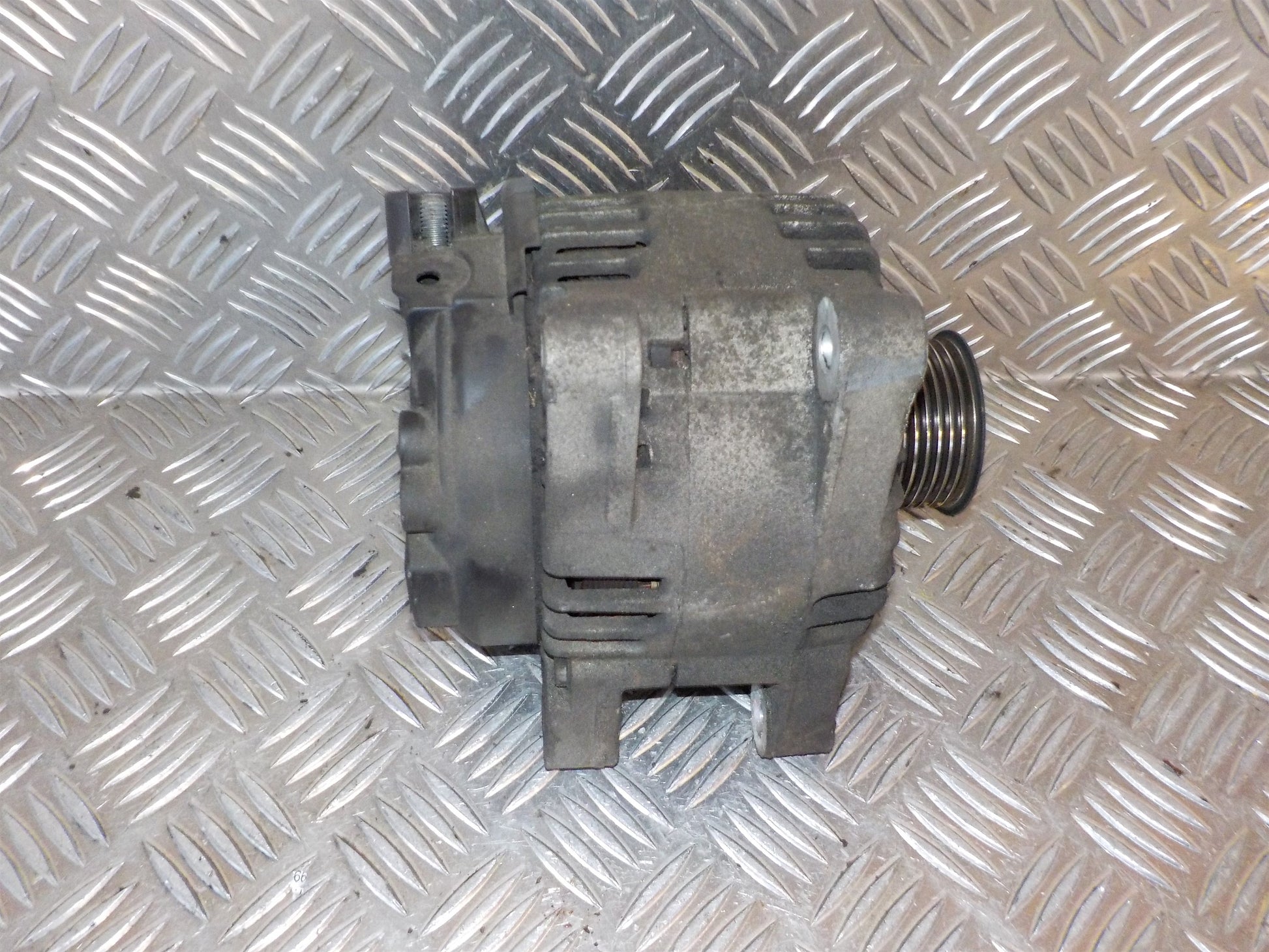 Peugeot 206 Generator Med OEM Nr. 9646476280 Fra Peugeot Ophugger