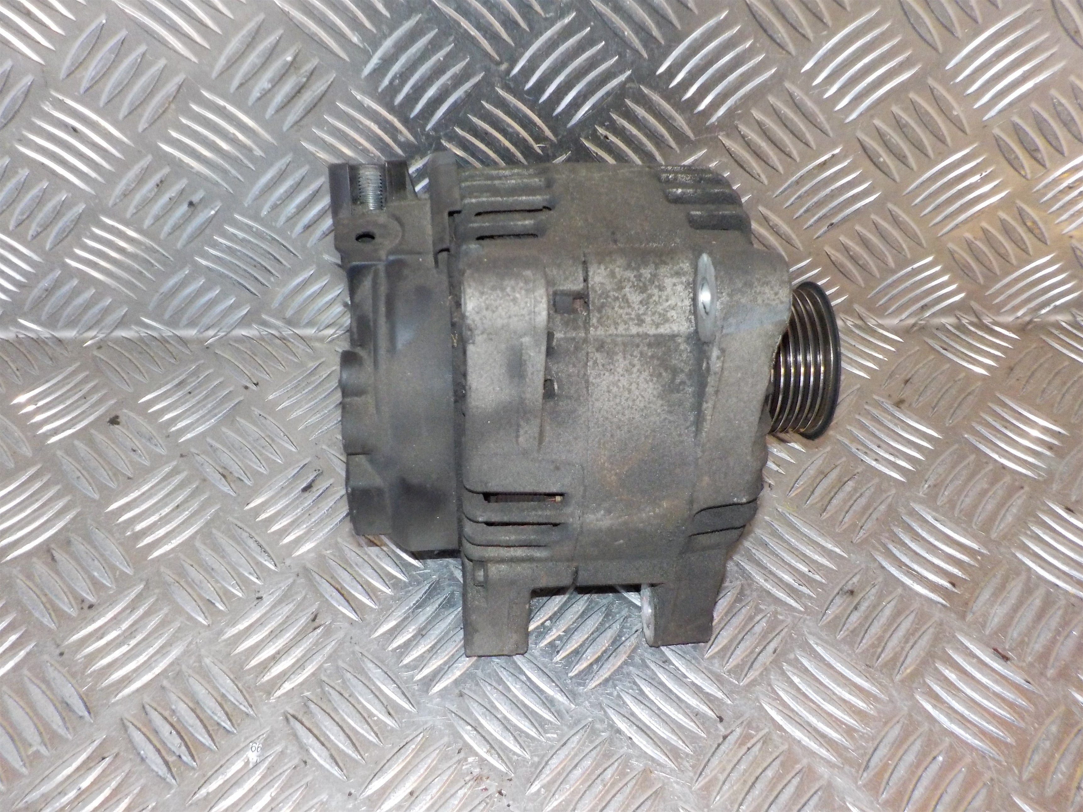 Peugeot 206 Generator Med OEM Nr. 5705ES Fra Peugeot Ophugger