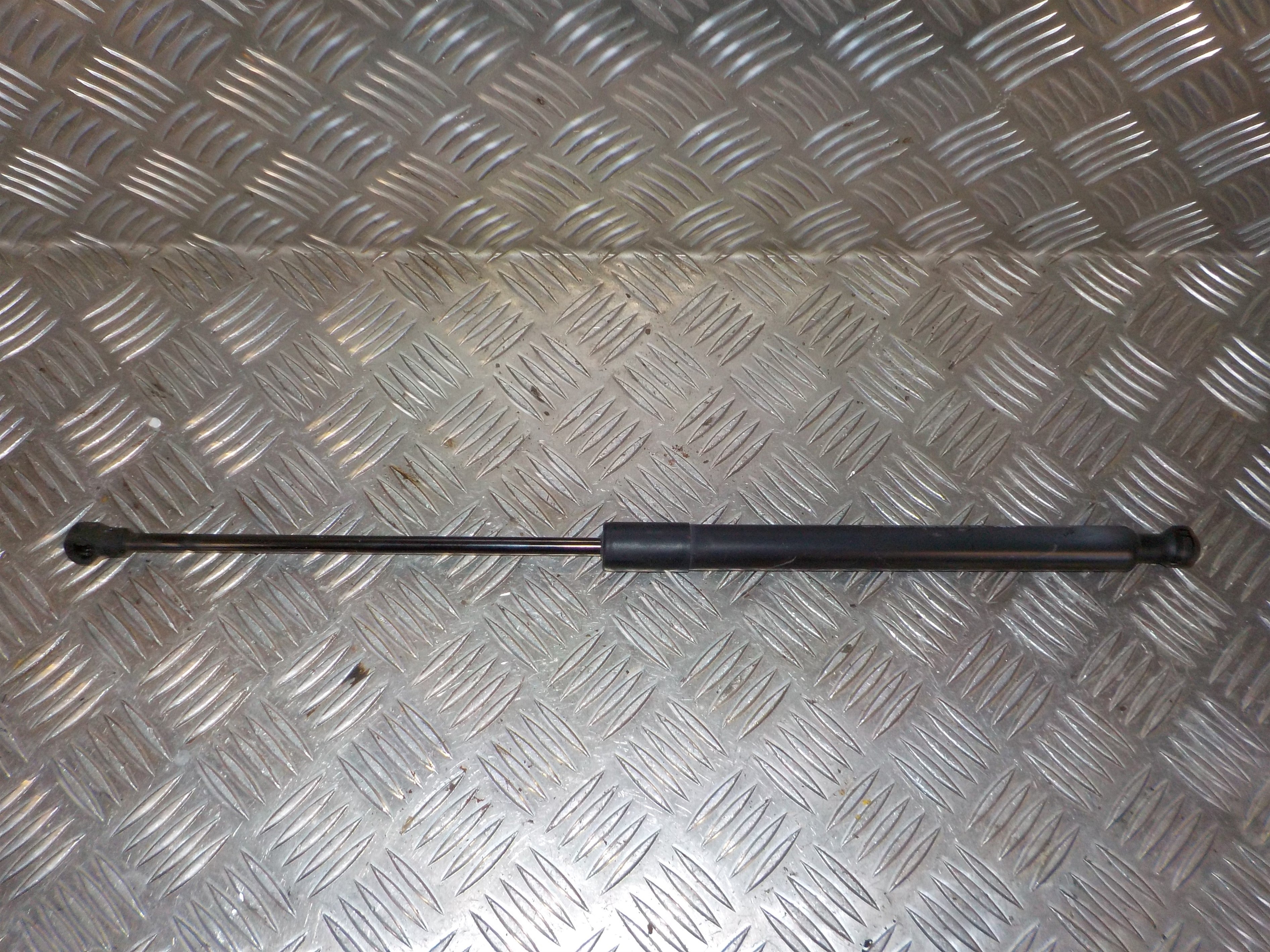 Citroen C3 II Bagklapsdæmper Med OEM Nr. 8731T9 Fra Citroen Ophugger