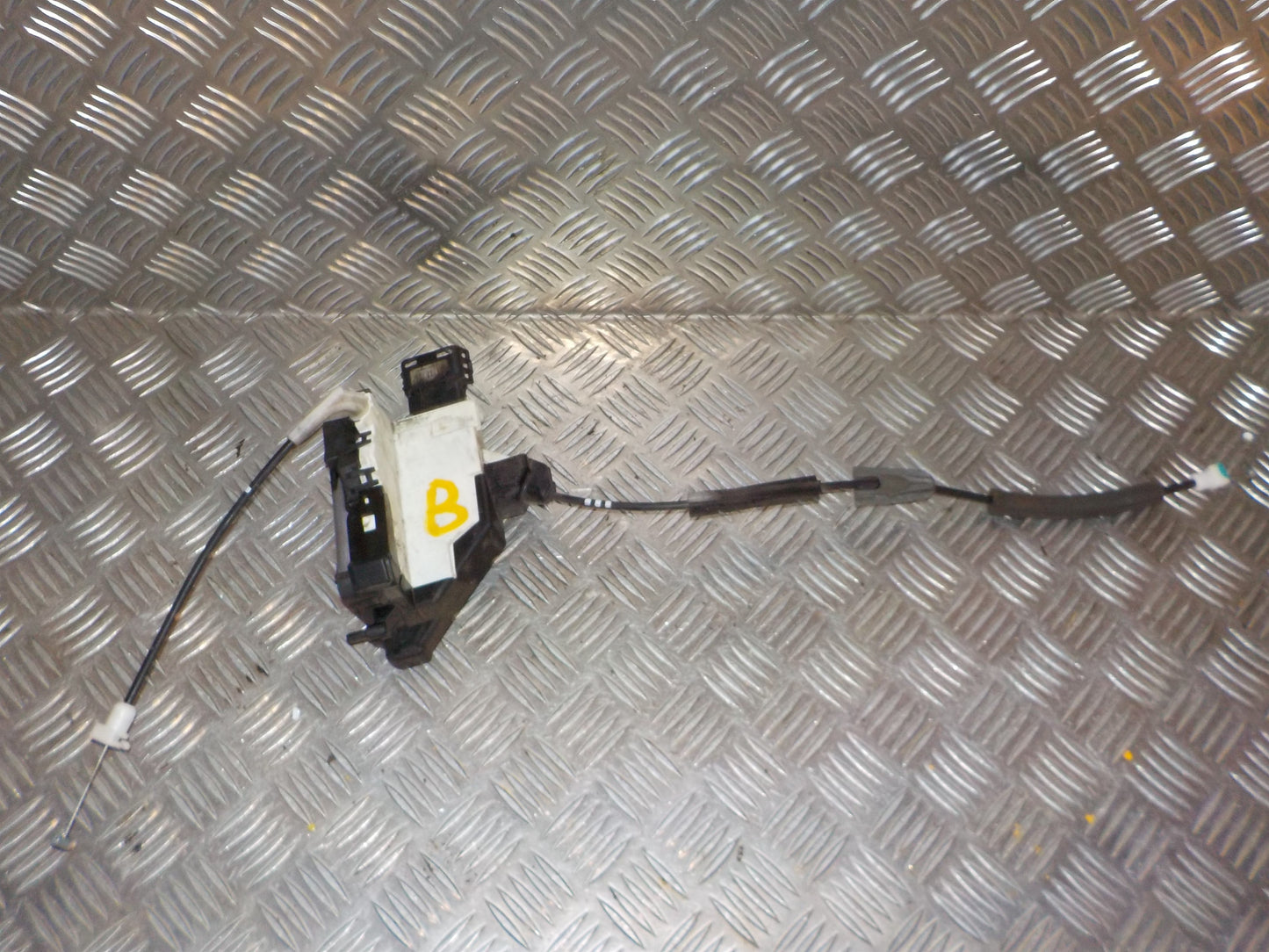 Citroen C3 II Dørlås Med OEM Nr. 9137V8 Fra Citroen Ophugger