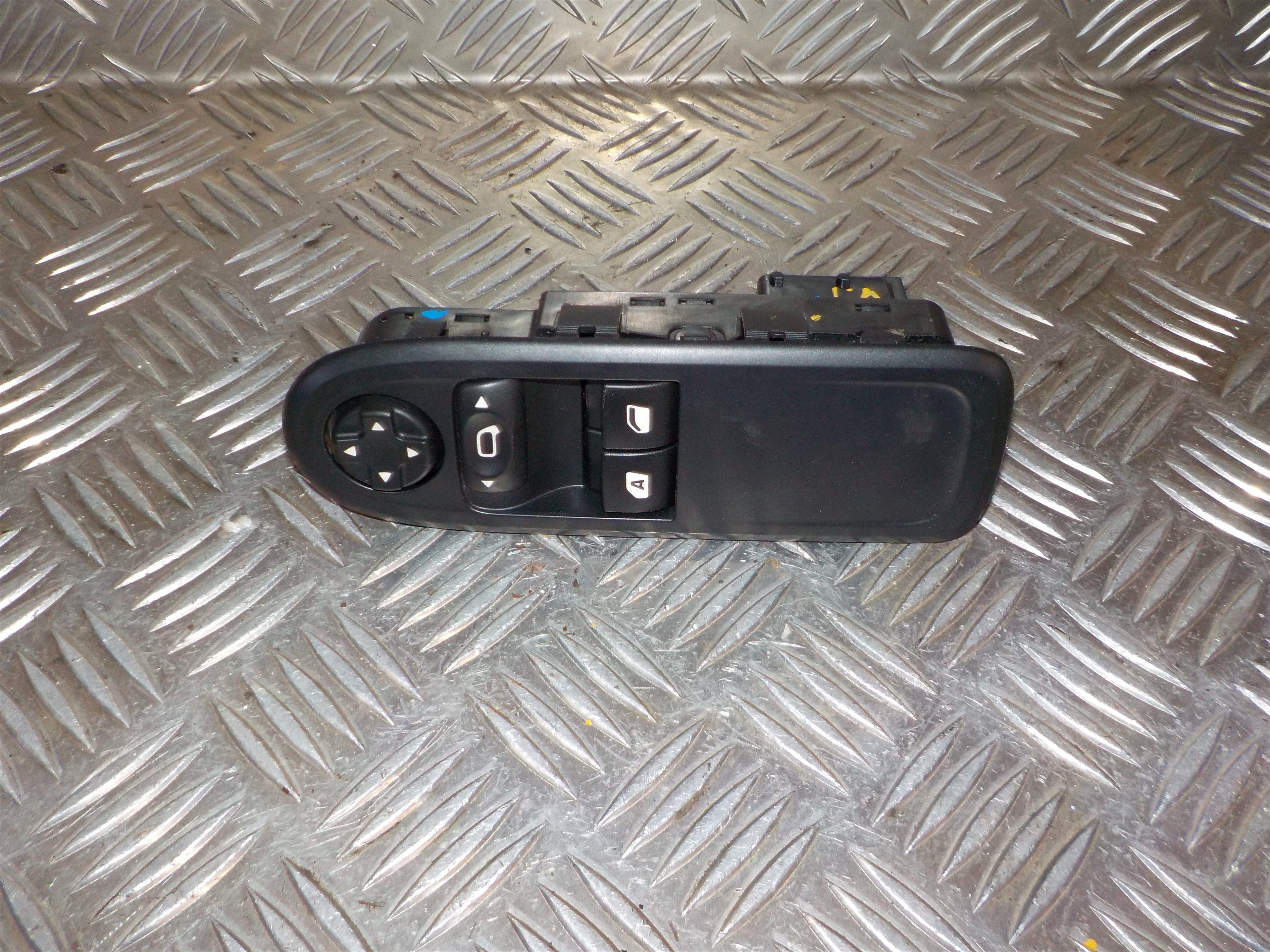 Citroen C3 II Kontakt Rudehejs Med OEM Nr. 966537530XT Fra Citroen Ophugger