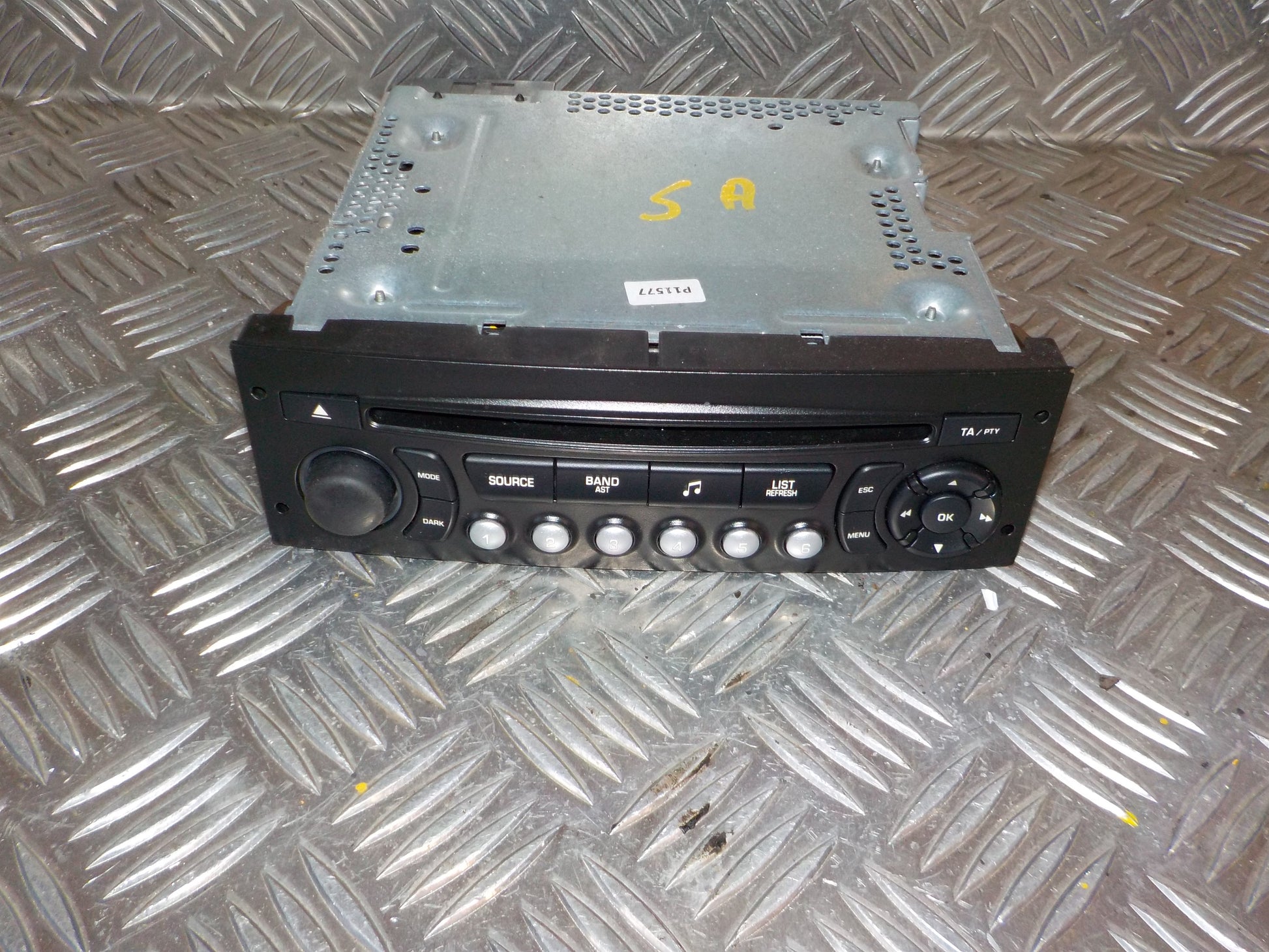 Citroen C3 II Radio M/Cd Med OEM Nr. 96766518XT Fra Citroen Ophugger